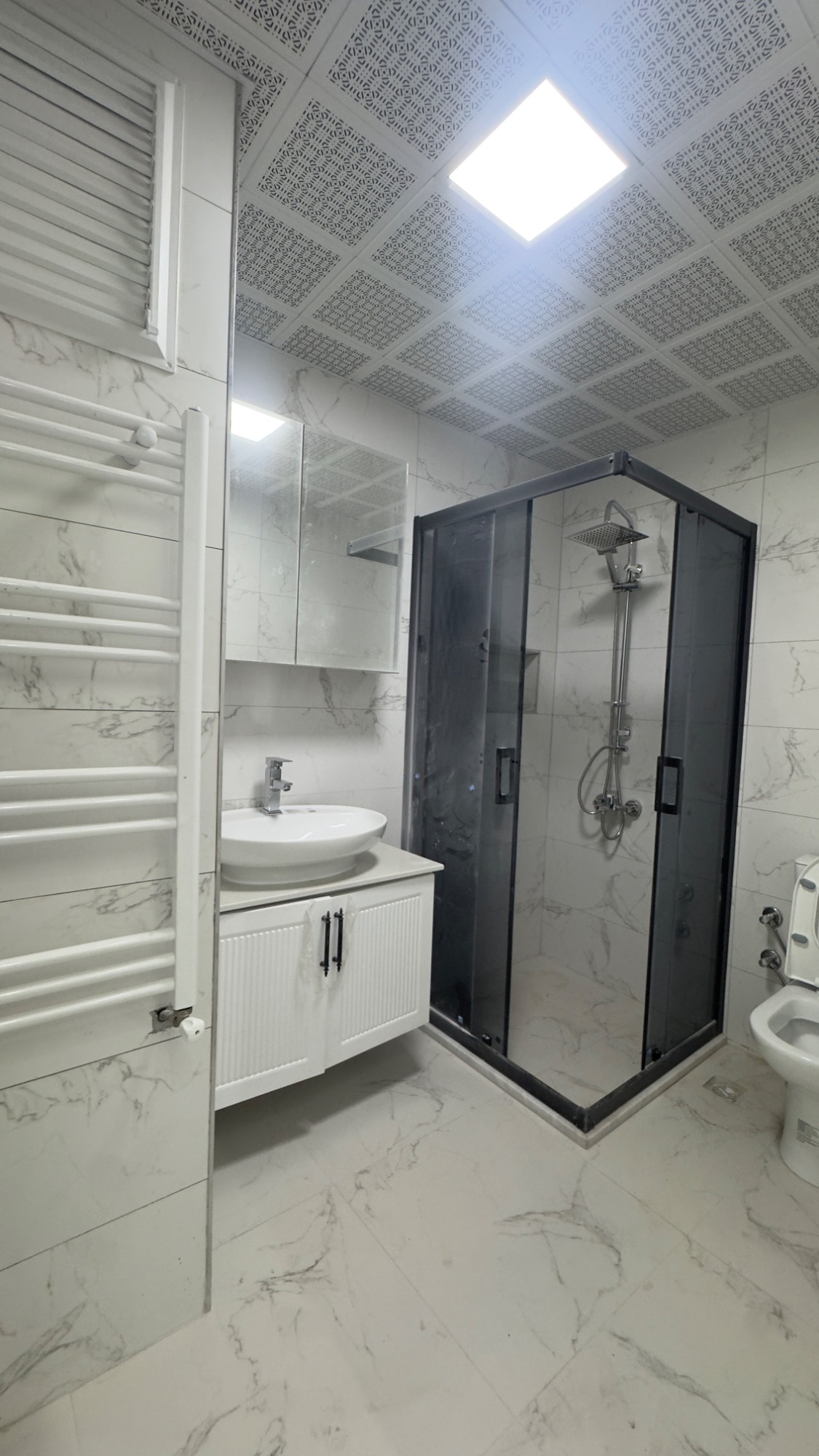 ERGENEKON MAHALLESİ’NDE GENİŞ 2 + 1 LÜKS DAİRE