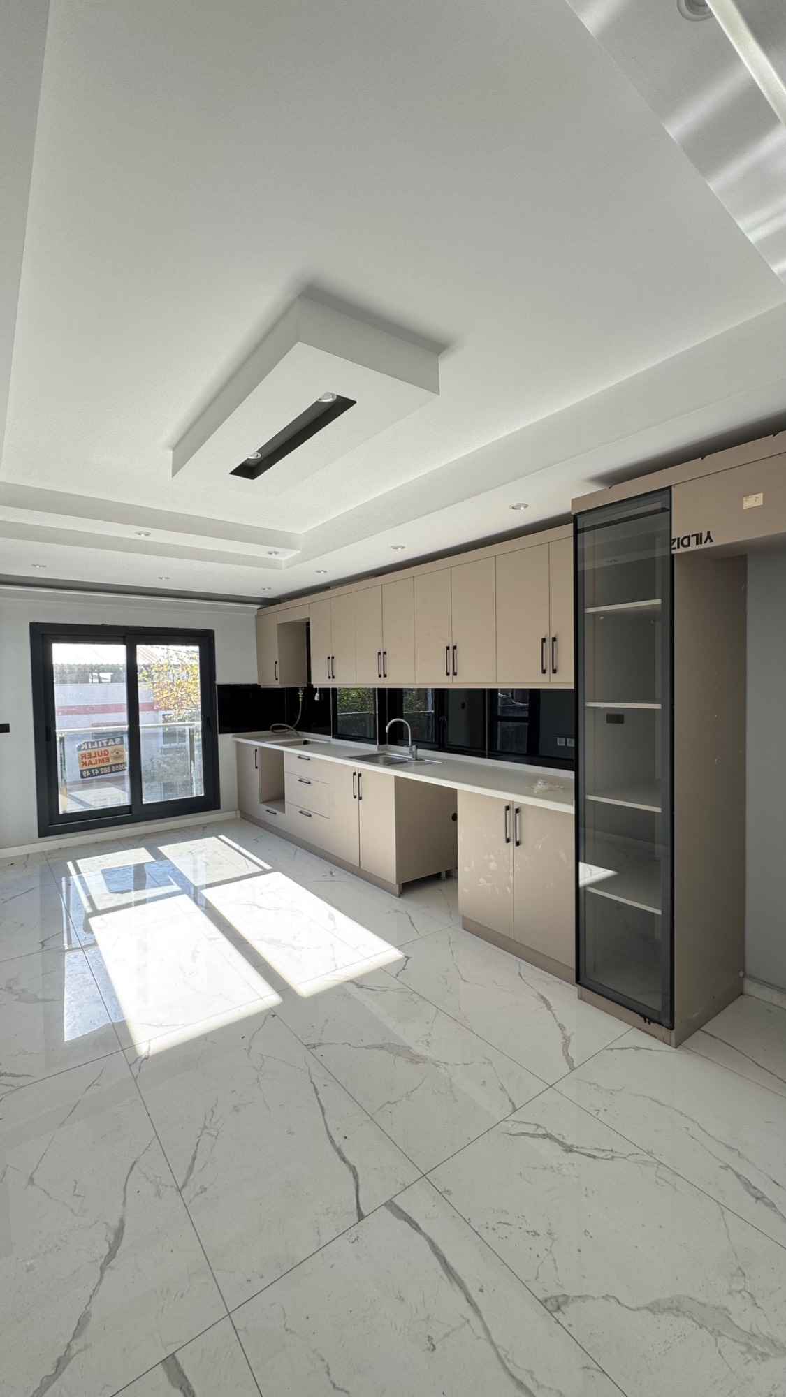 TURGUTLU ERGENEKON MAHALLESİ MERKEZİ KONUMDA LÜKS 3 + 1 DAİRE