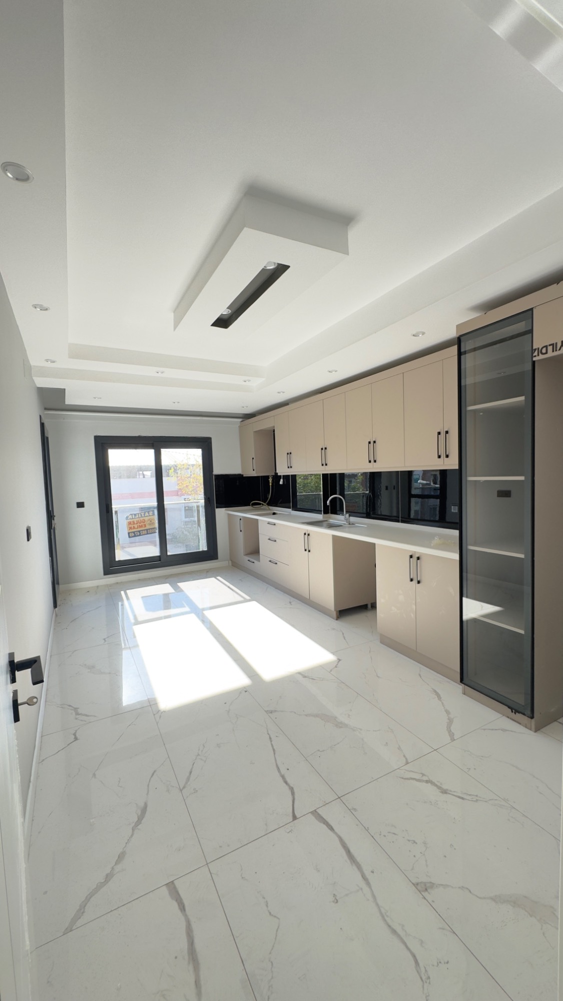 TURGUTLU ERGENEKON MAHALLESİ MERKEZİ KONUMDA LÜKS 3 + 1 DAİRE