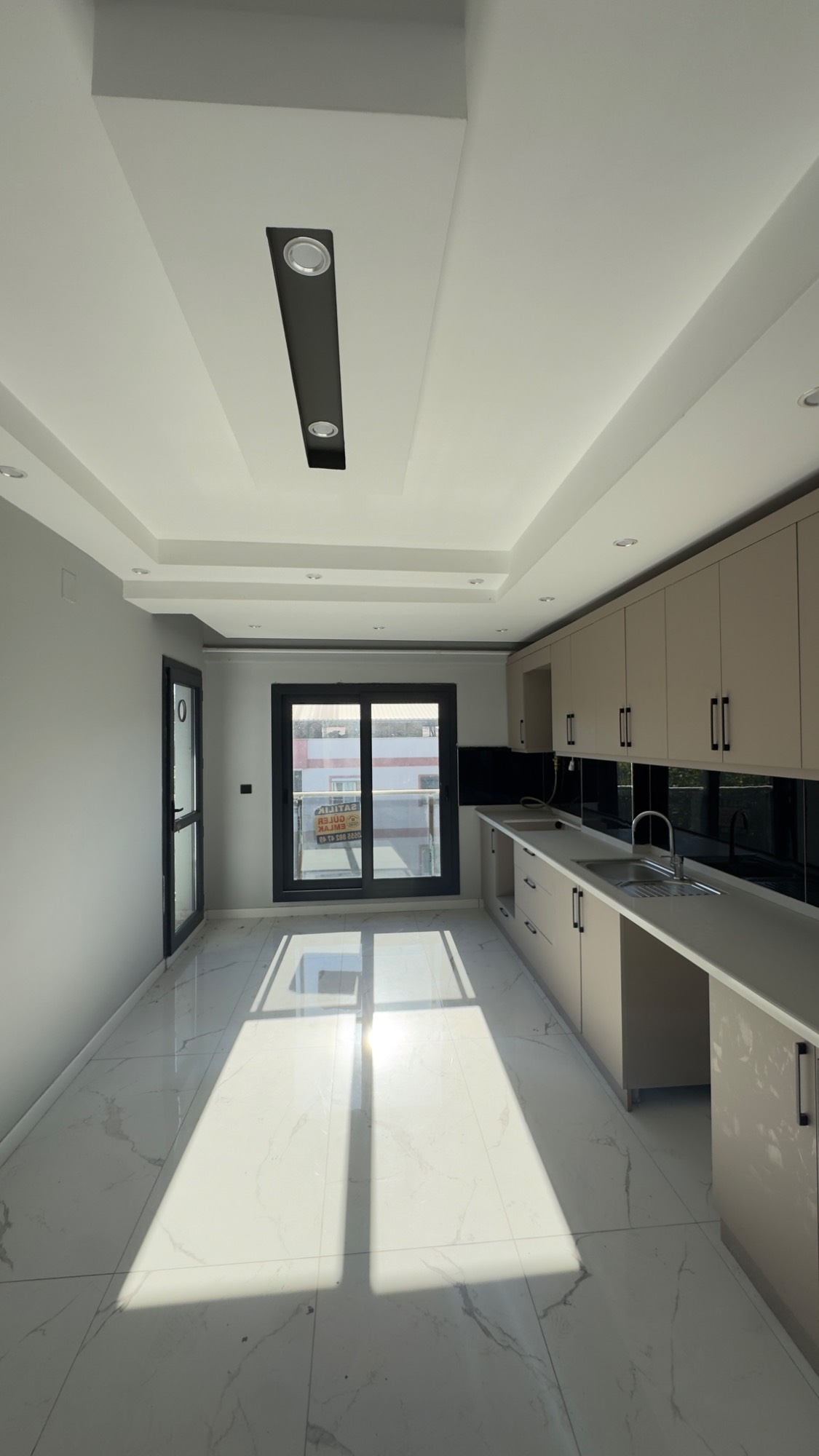 TURGUTLU ERGENEKON MAHALLESİ MERKEZİ KONUMDA LÜKS 3 + 1 DAİRE