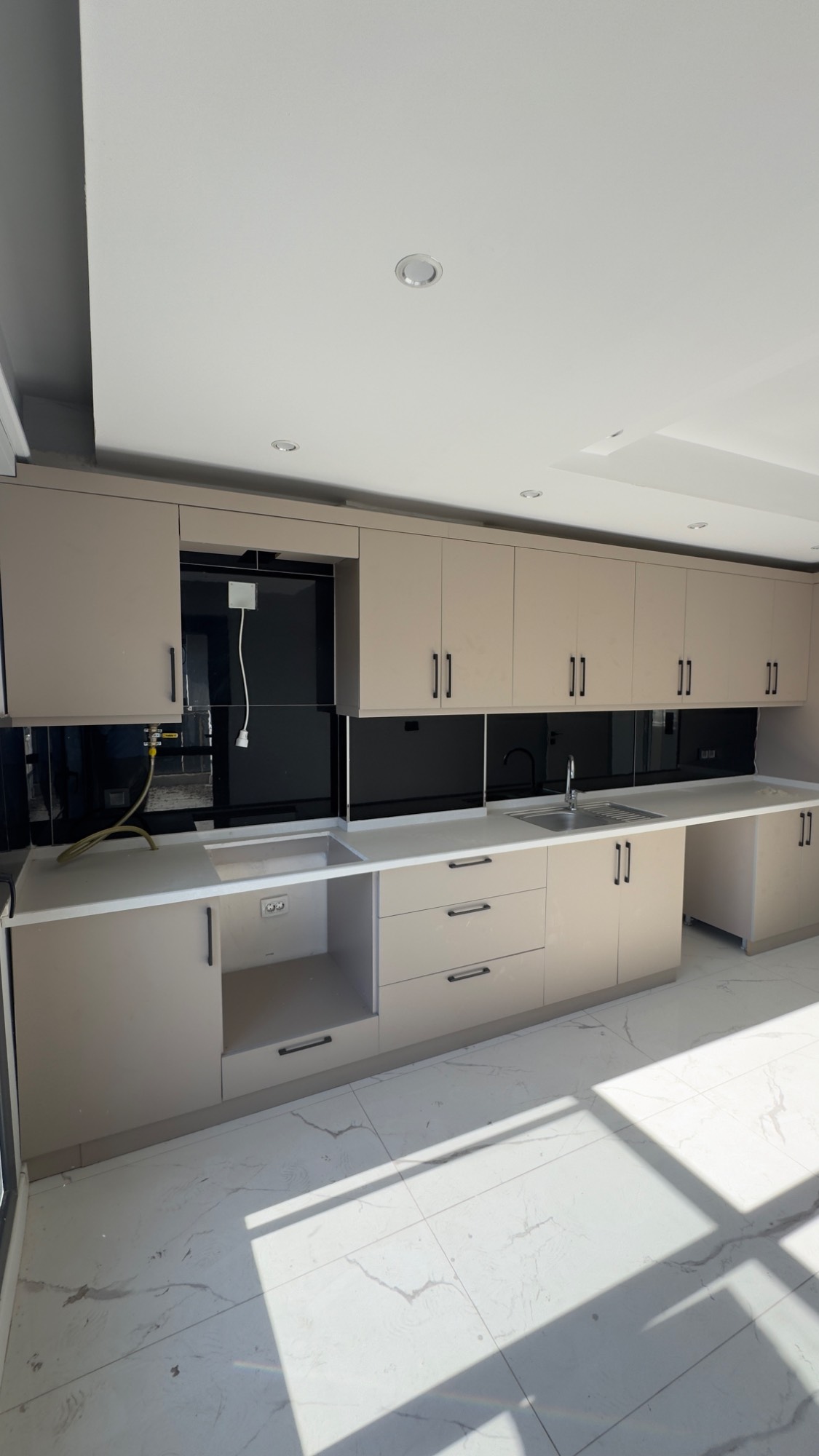 TURGUTLU ERGENEKON MAHALLESİ MERKEZİ KONUMDA LÜKS 3 + 1 DAİRE