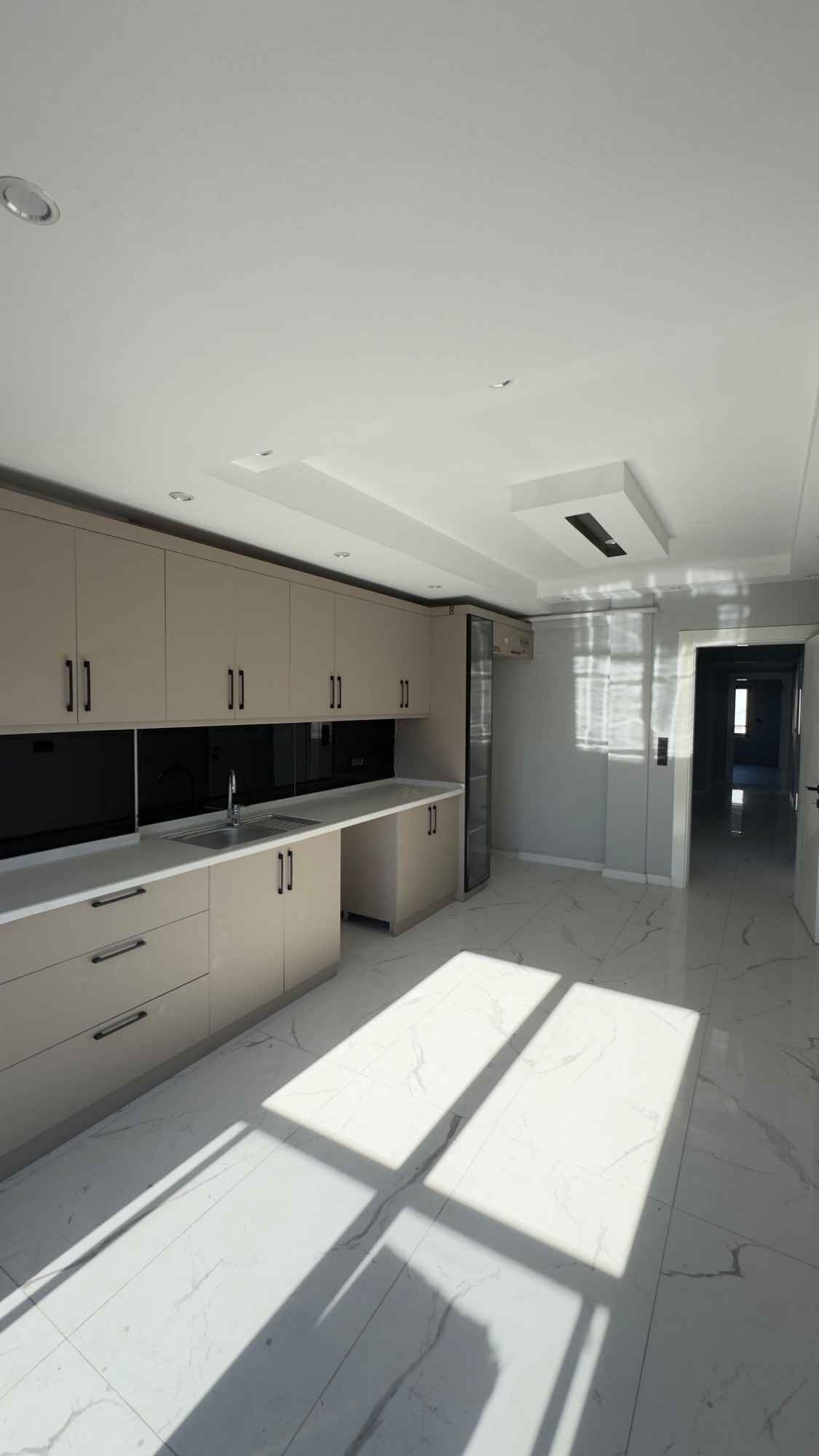 TURGUTLU ERGENEKON MAHALLESİ MERKEZİ KONUMDA LÜKS 3 + 1 DAİRE