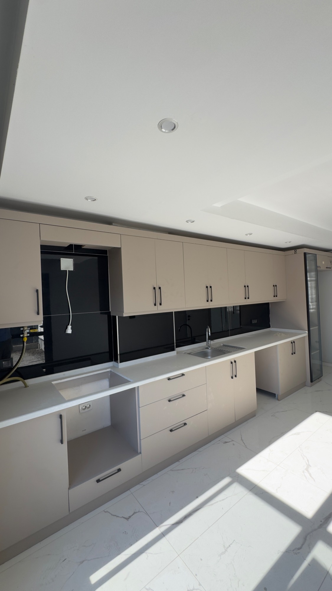 TURGUTLU ERGENEKON MAHALLESİ MERKEZİ KONUMDA LÜKS 3 + 1 DAİRE