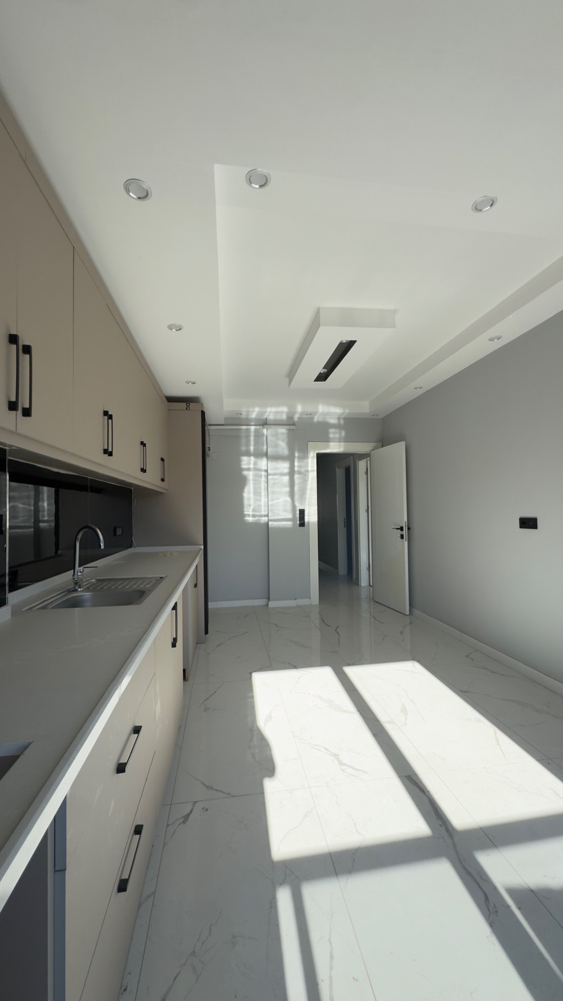 TURGUTLU ERGENEKON MAHALLESİ MERKEZİ KONUMDA LÜKS 3 + 1 DAİRE