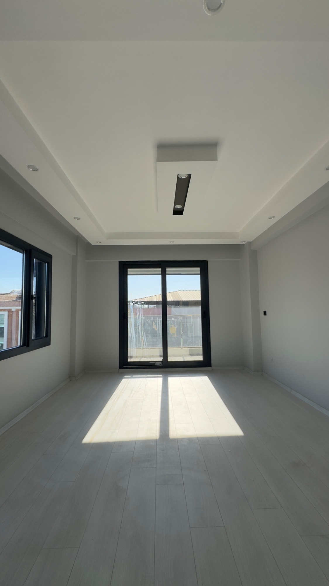 TURGUTLU ERGENEKON MAHALLESİ MERKEZİ KONUMDA LÜKS 3 + 1 DAİRE