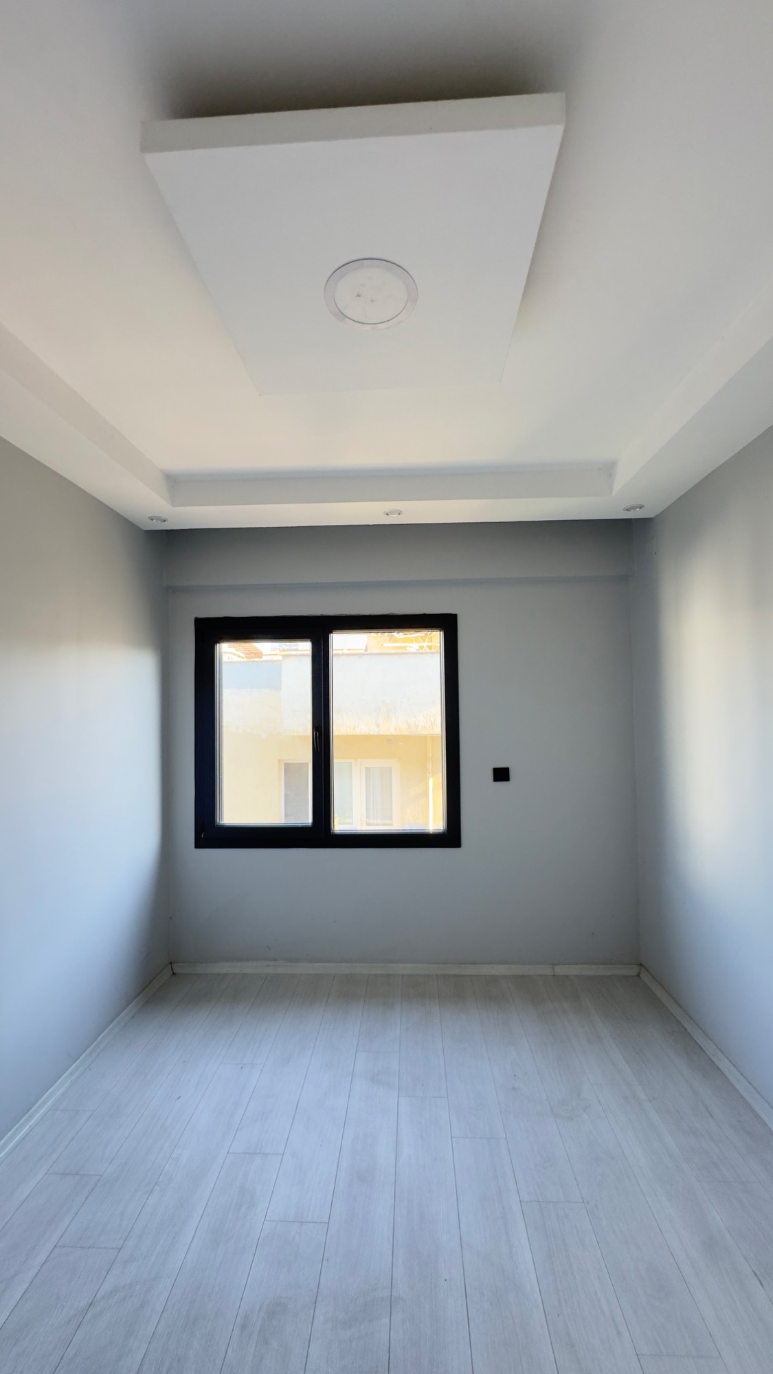 TURGUTLU ERGENEKON MAHALLESİ MERKEZİ KONUMDA LÜKS 3 + 1 DAİRE