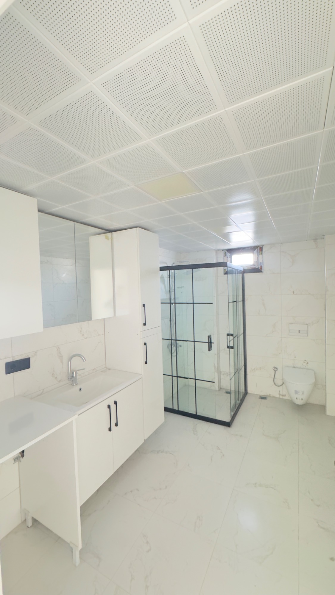 TURGUTLU ERGENEKON MAHALLESİ MERKEZİ KONUMDA LÜKS 3 + 1 DAİRE