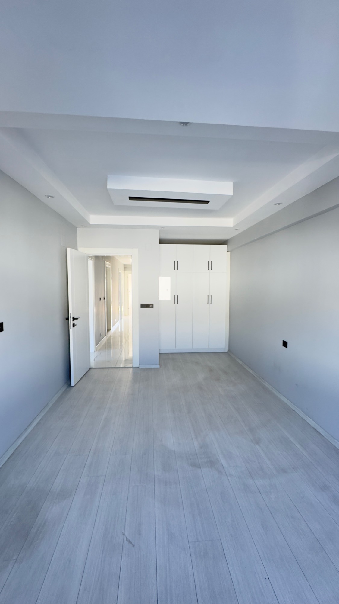 TURGUTLU ERGENEKON MAHALLESİ MERKEZİ KONUMDA LÜKS 3 + 1 DAİRE