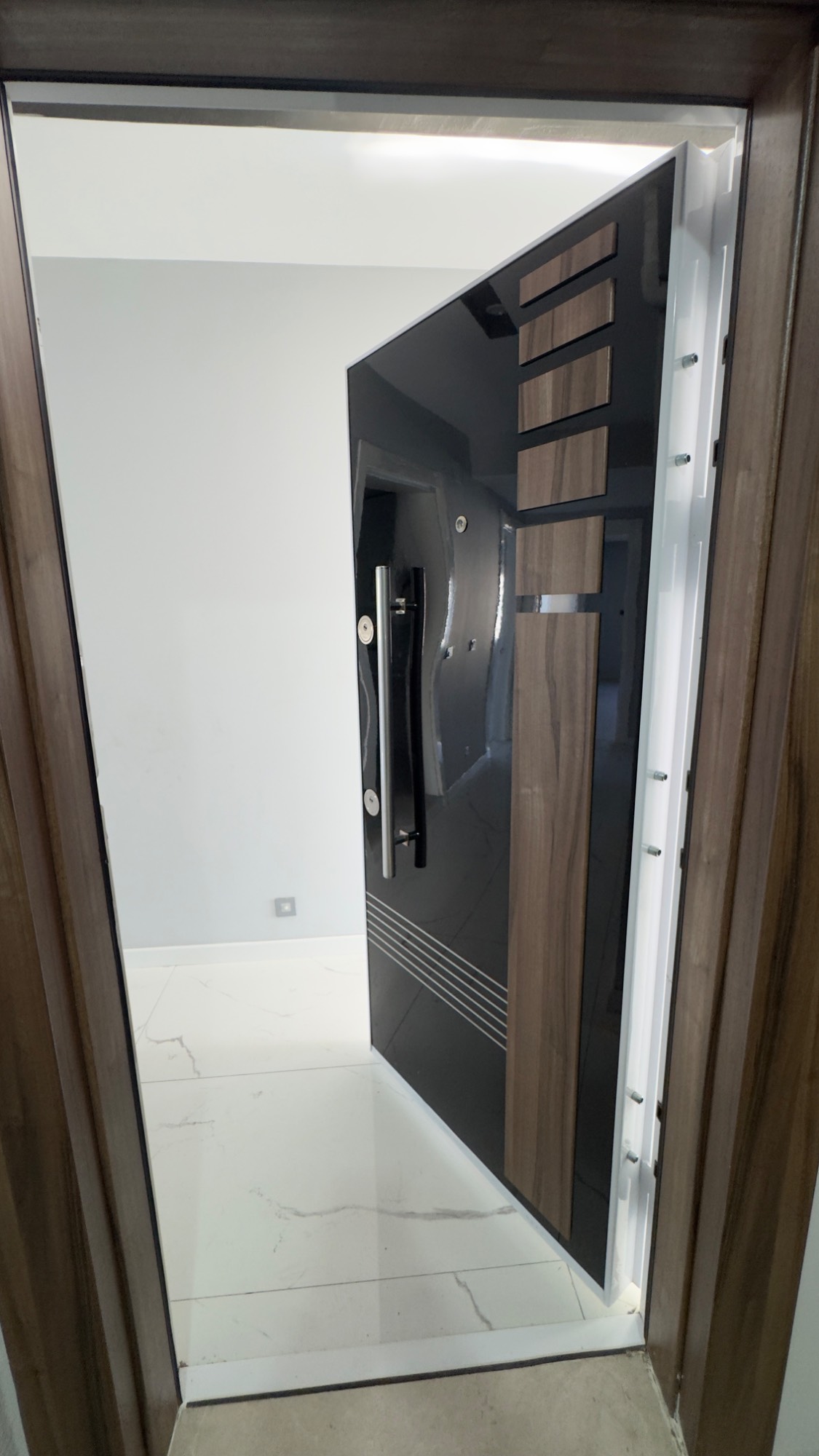TURGUTLU ERGENEKON MAHALLESİ MERKEZİ KONUMDA LÜKS 3 + 1 DAİRE
