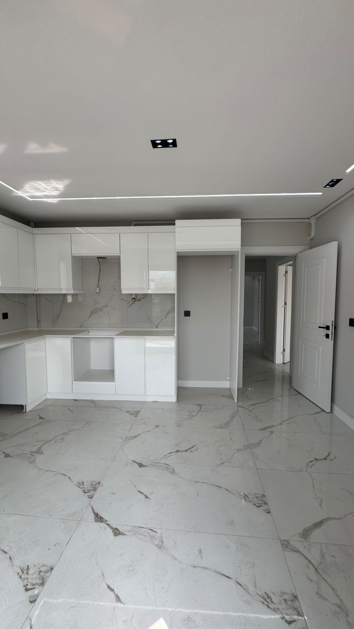 TURGUTLU ŞEHİTLER MAHALLESİ’NDE KARAAĞAÇ YOLUNDA 135 MT ASANSÖRLÜ 3 + 1 DAİRE