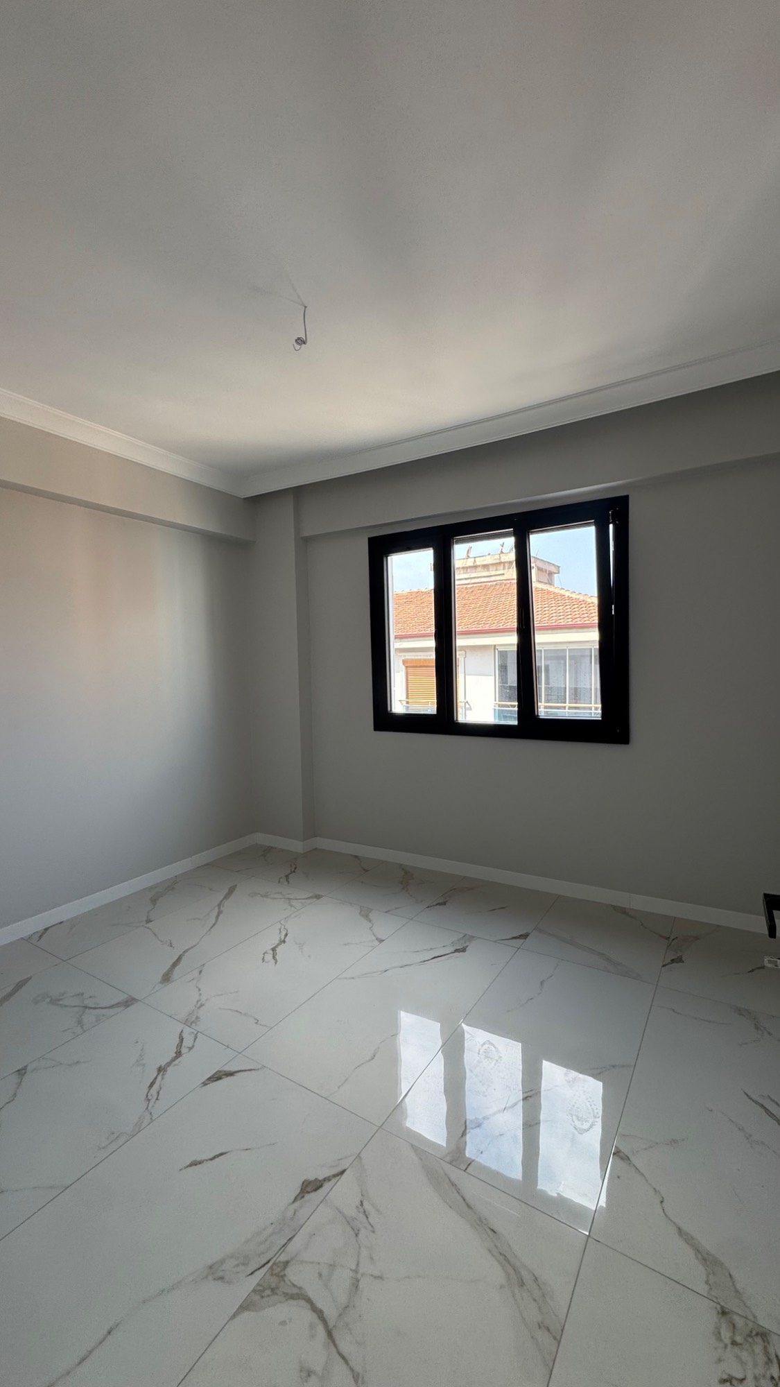 TURGUTLU ŞEHİTLER MAHALLESİ’NDE KARAAĞAÇ YOLUNDA 135 MT ASANSÖRLÜ 3 + 1 DAİRE