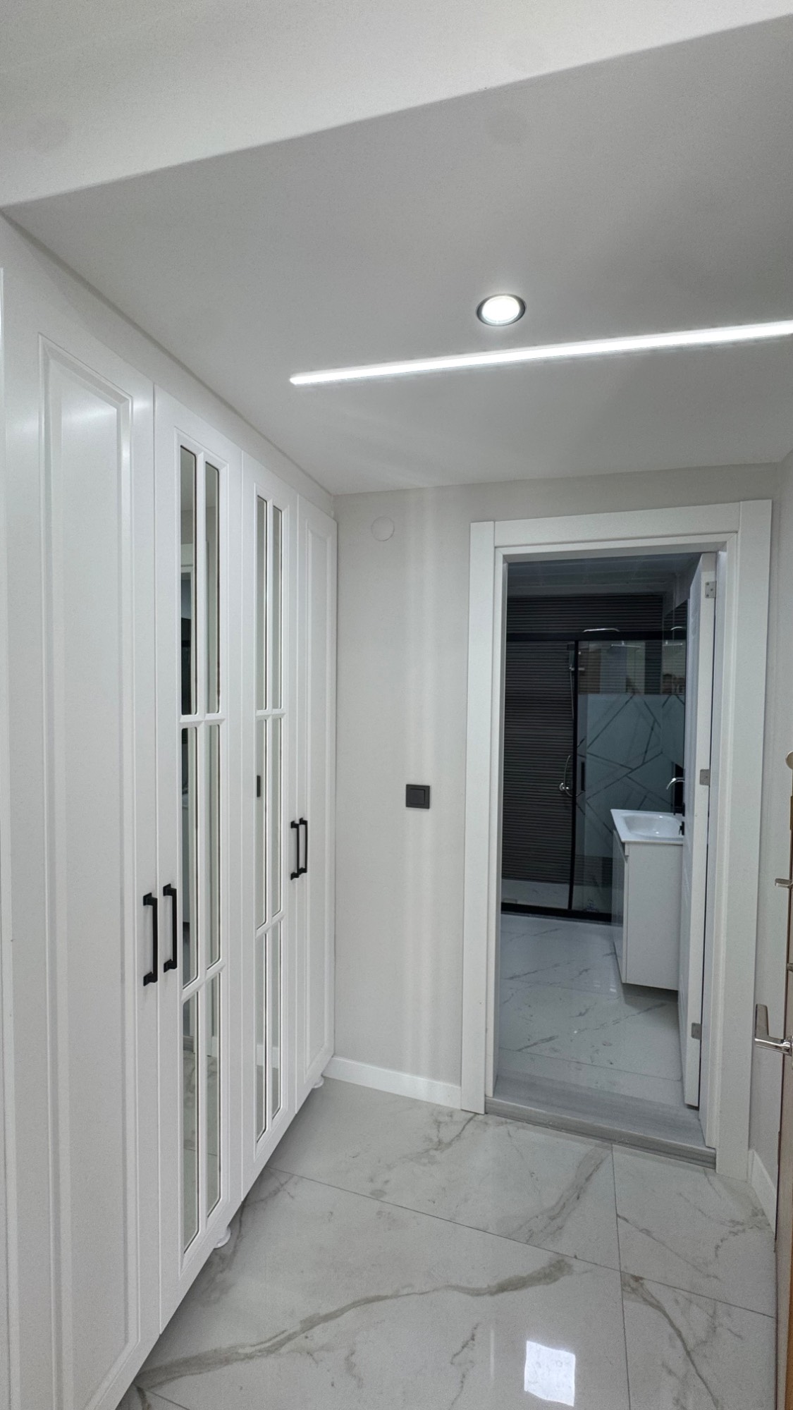 TURGUTLU ŞEHİTLER MAHALLESİ’NDE KARAAĞAÇ YOLUNDA 135 MT ASANSÖRLÜ 3 + 1 DAİRE