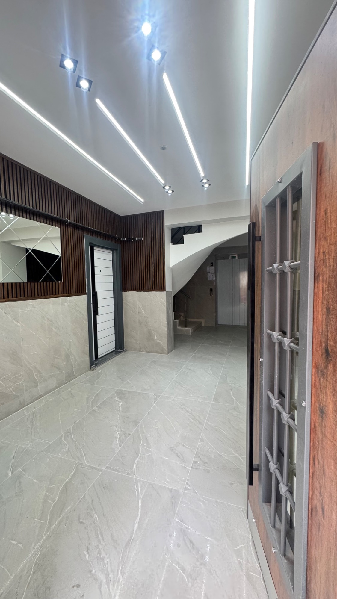 MANİSA TURGUTLU CUMHURİYET MAHALLESİ’NDE ASANSÖRLÜ OTOPARKLI 3 + 1 DAİRE