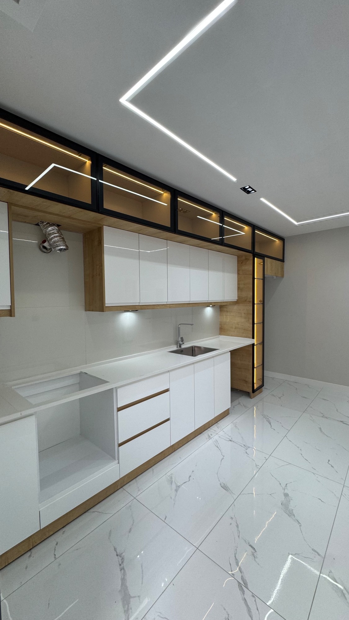 MANİSA TURGUTLU CUMHURİYET MAHALLESİ’NDE ASANSÖRLÜ OTOPARKLI 3 + 1 DAİRE