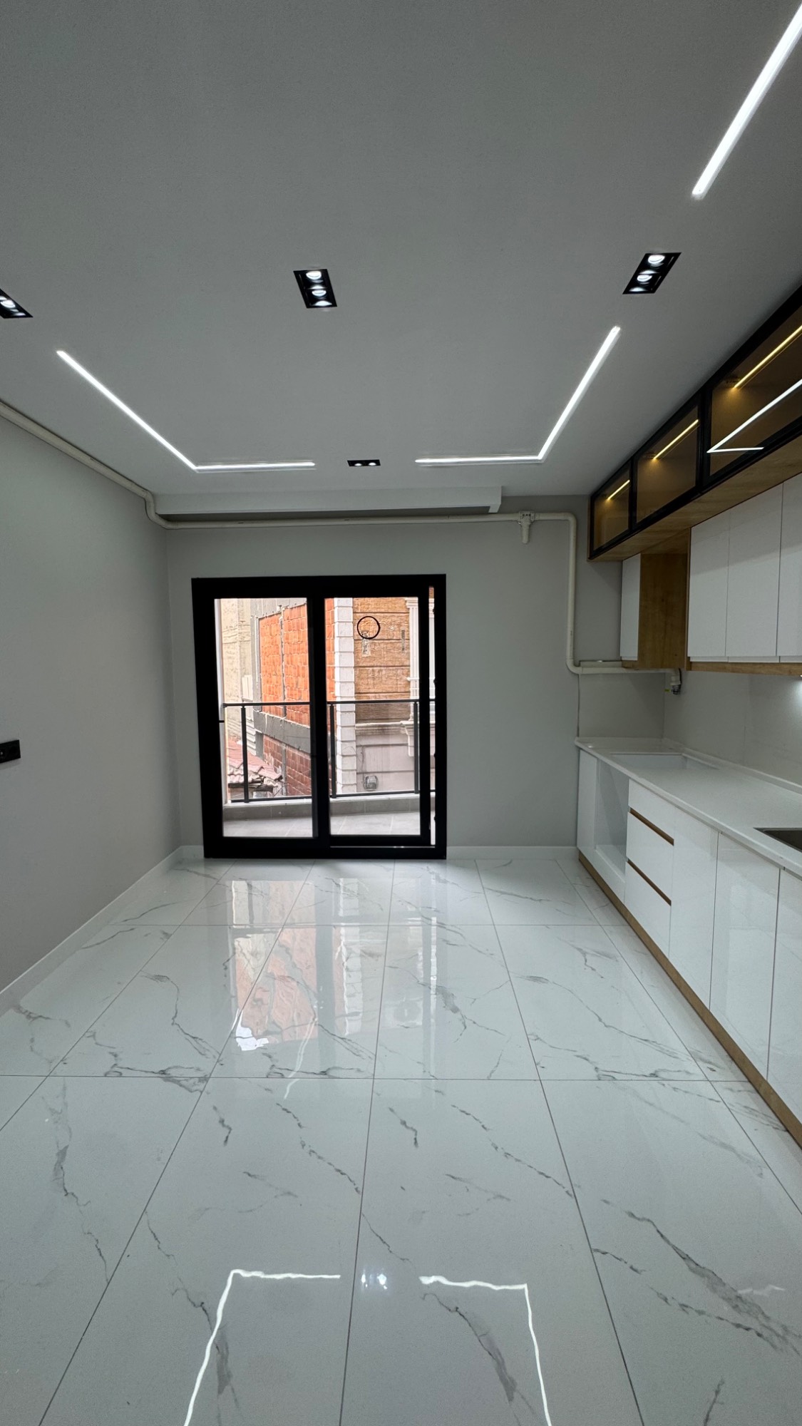 MANİSA TURGUTLU CUMHURİYET MAHALLESİ’NDE ASANSÖRLÜ OTOPARKLI 3 + 1 DAİRE