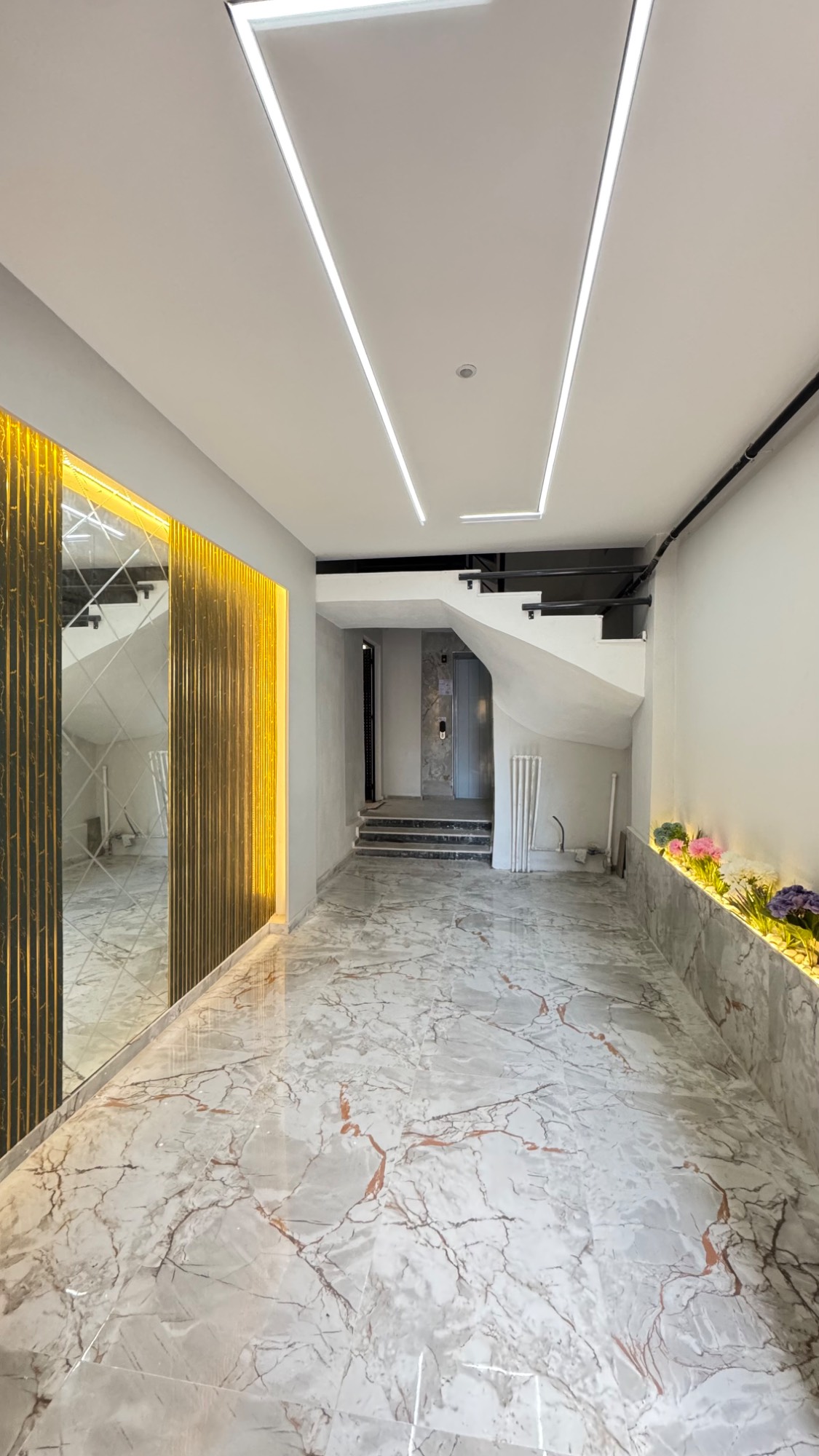 MANİSA TURGUTLU SELVİ TEPE MAHALLESİ GENİŞ 2 + 1 SATILIK DAİRE