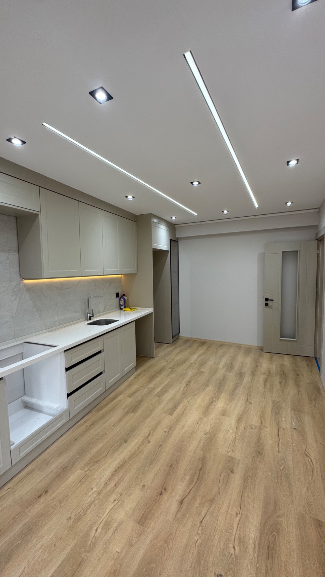 MANİSA TURGUTLU SELVİ TEPE MAHALLESİ GENİŞ 2 + 1 SATILIK DAİRE