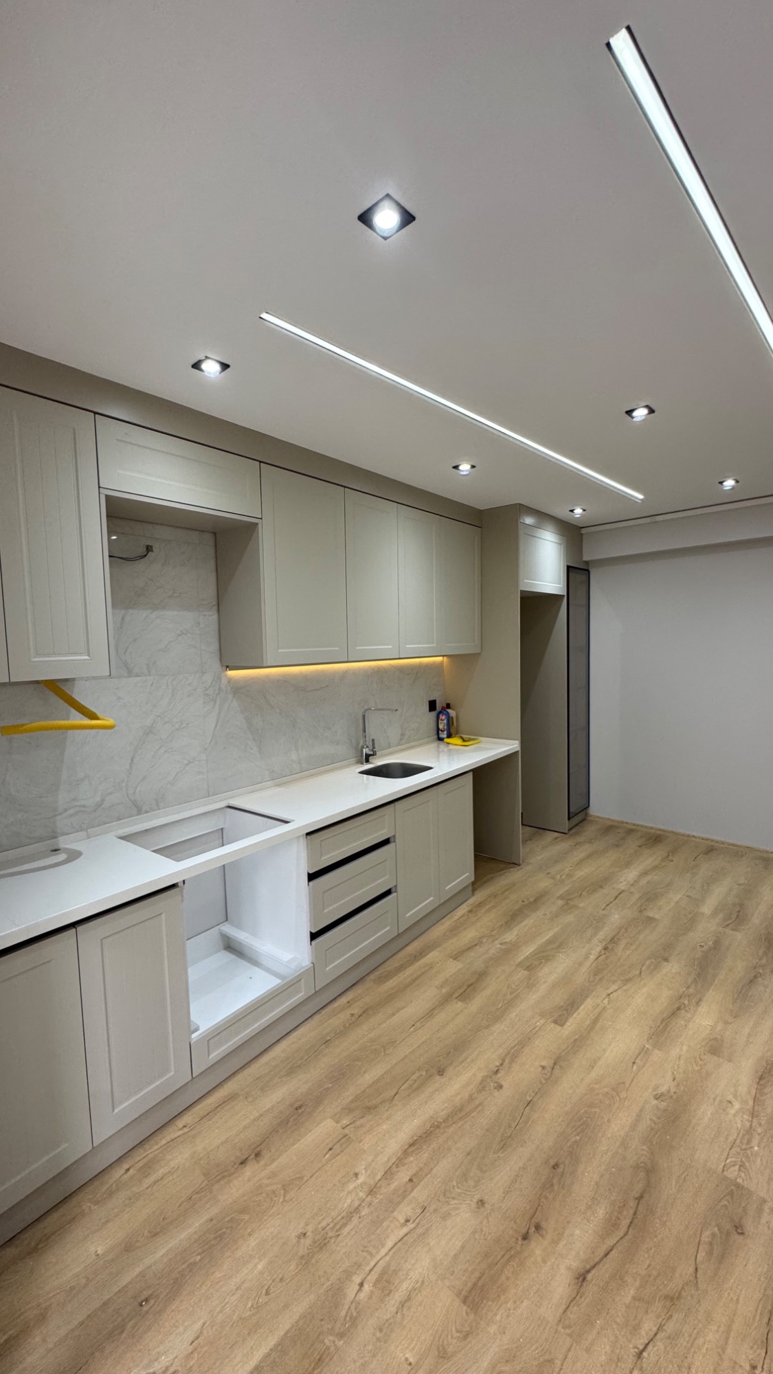 MANİSA TURGUTLU SELVİ TEPE MAHALLESİ GENİŞ 2 + 1 SATILIK DAİRE