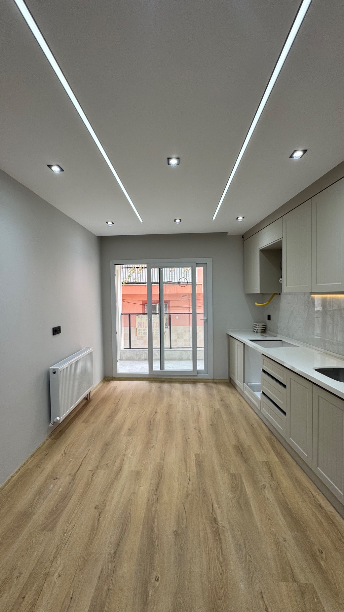 MANİSA TURGUTLU SELVİ TEPE MAHALLESİ GENİŞ 2 + 1 SATILIK DAİRE