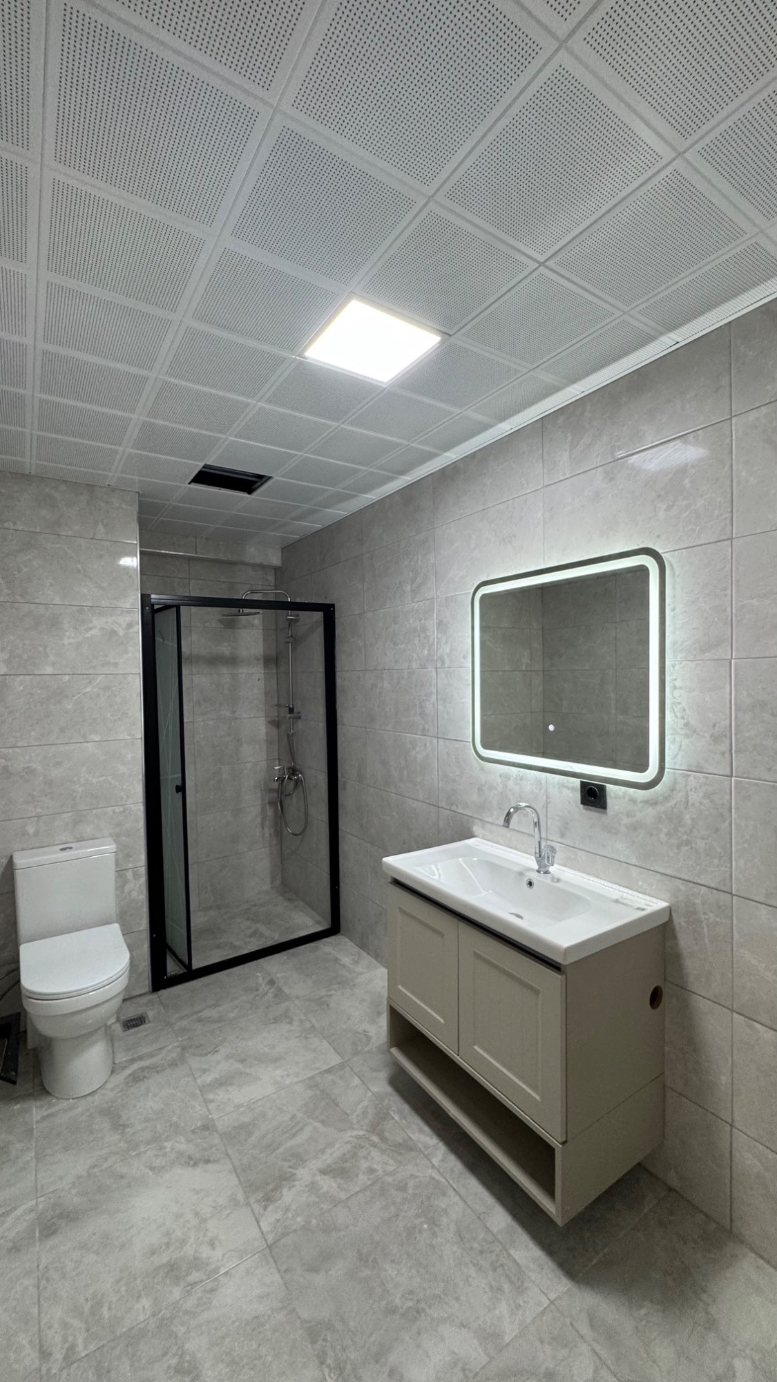 MANİSA TURGUTLU SELVİ TEPE MAHALLESİ GENİŞ 2 + 1 SATILIK DAİRE