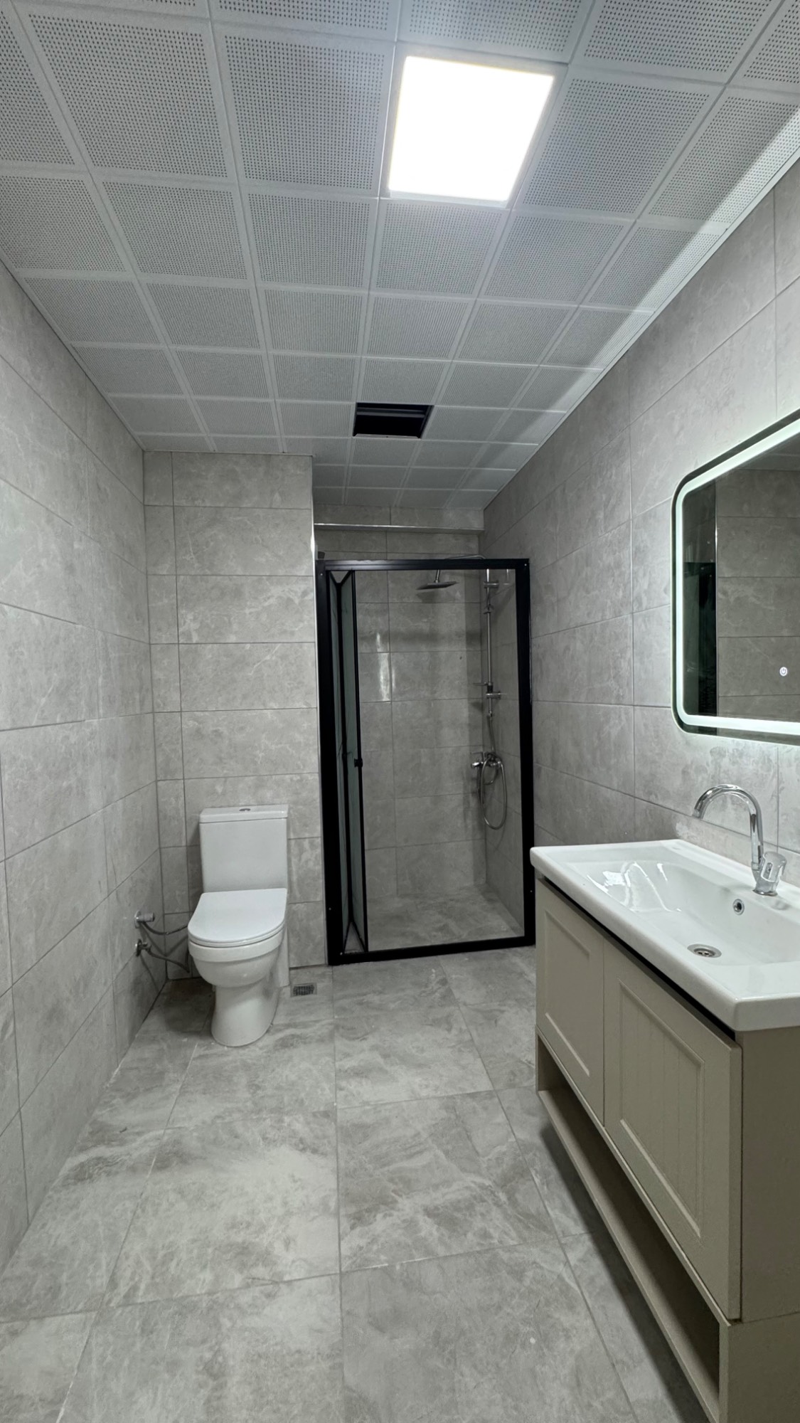 MANİSA TURGUTLU SELVİ TEPE MAHALLESİ GENİŞ 2 + 1 SATILIK DAİRE