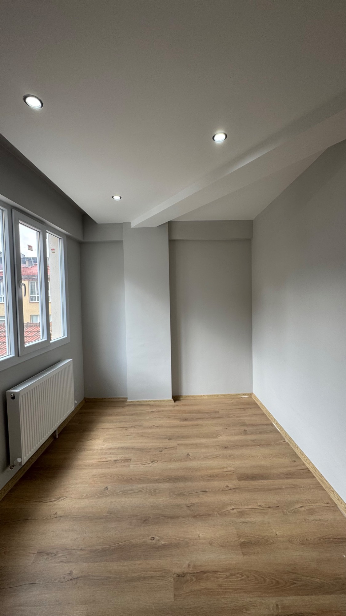 MANİSA TURGUTLU SELVİ TEPE MAHALLESİ GENİŞ 2 + 1 SATILIK DAİRE