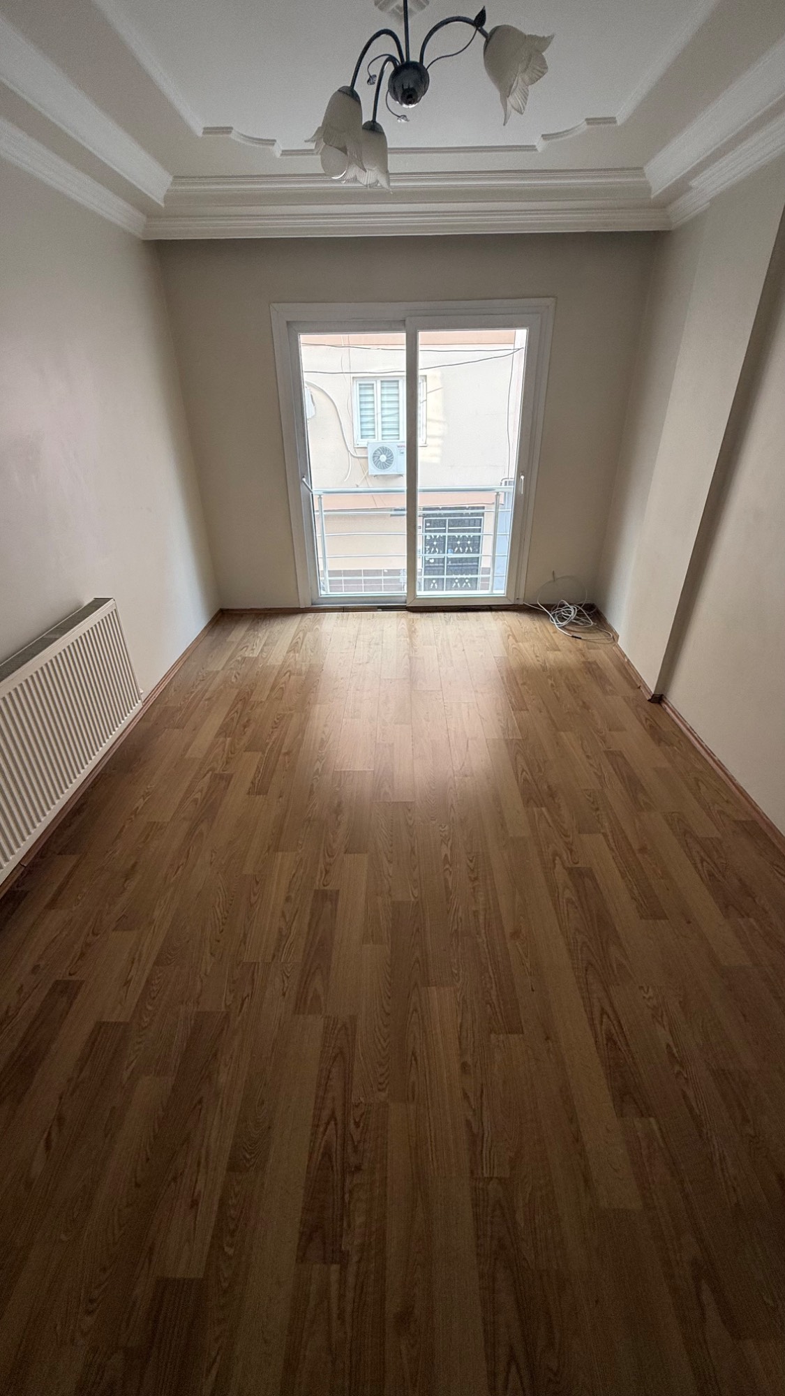 ALANKUYU YAKINI ZEMİN ÜSTÜ 3+1 D.GAZLI KİRALIK DAİRE