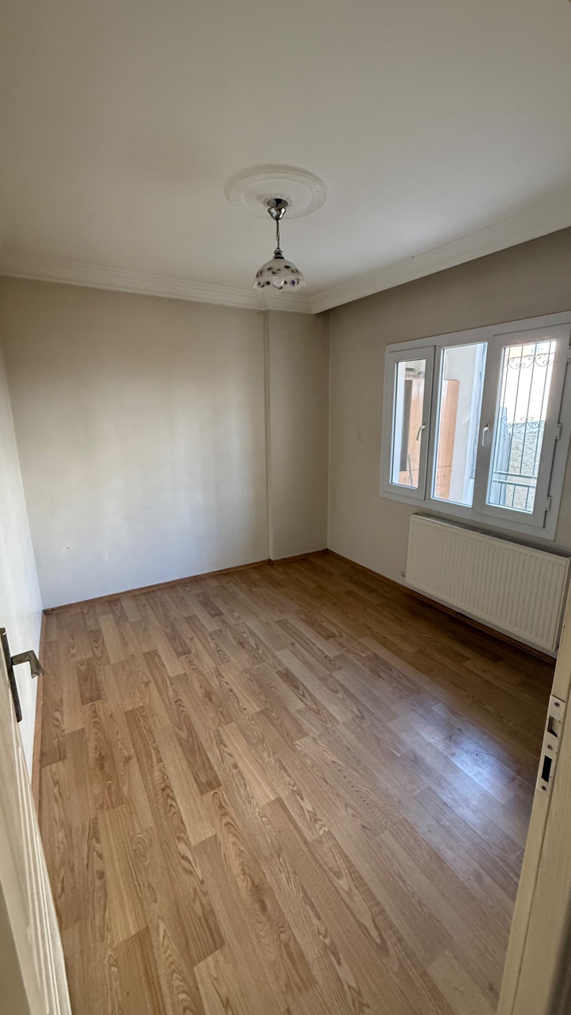 ALANKUYU YAKINI ZEMİN ÜSTÜ 3+1 D.GAZLI KİRALIK DAİRE