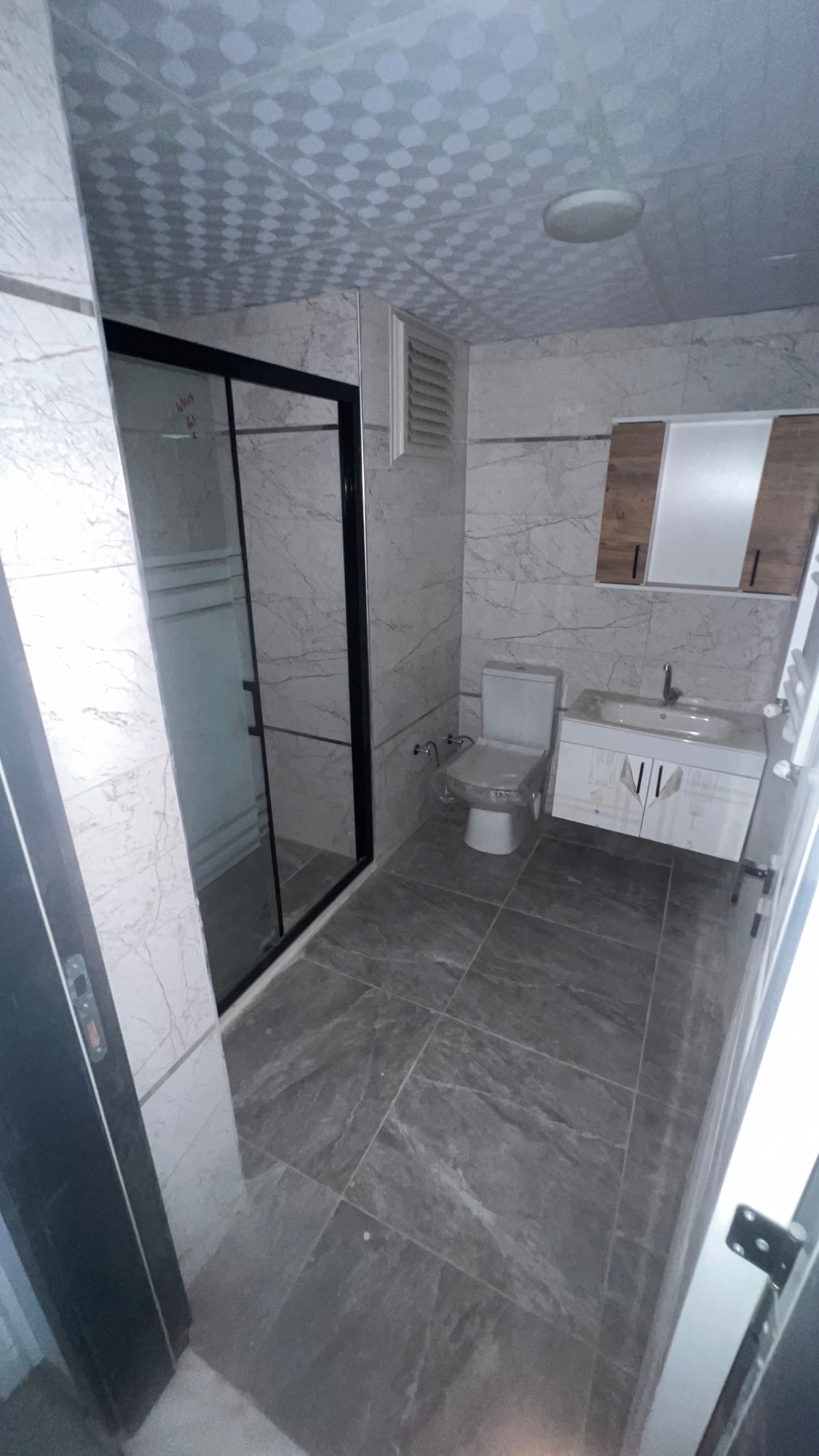 TURGUTLU KERVANYOLU YAKINI 110 M2 TERASLI 2+1 DAİRE