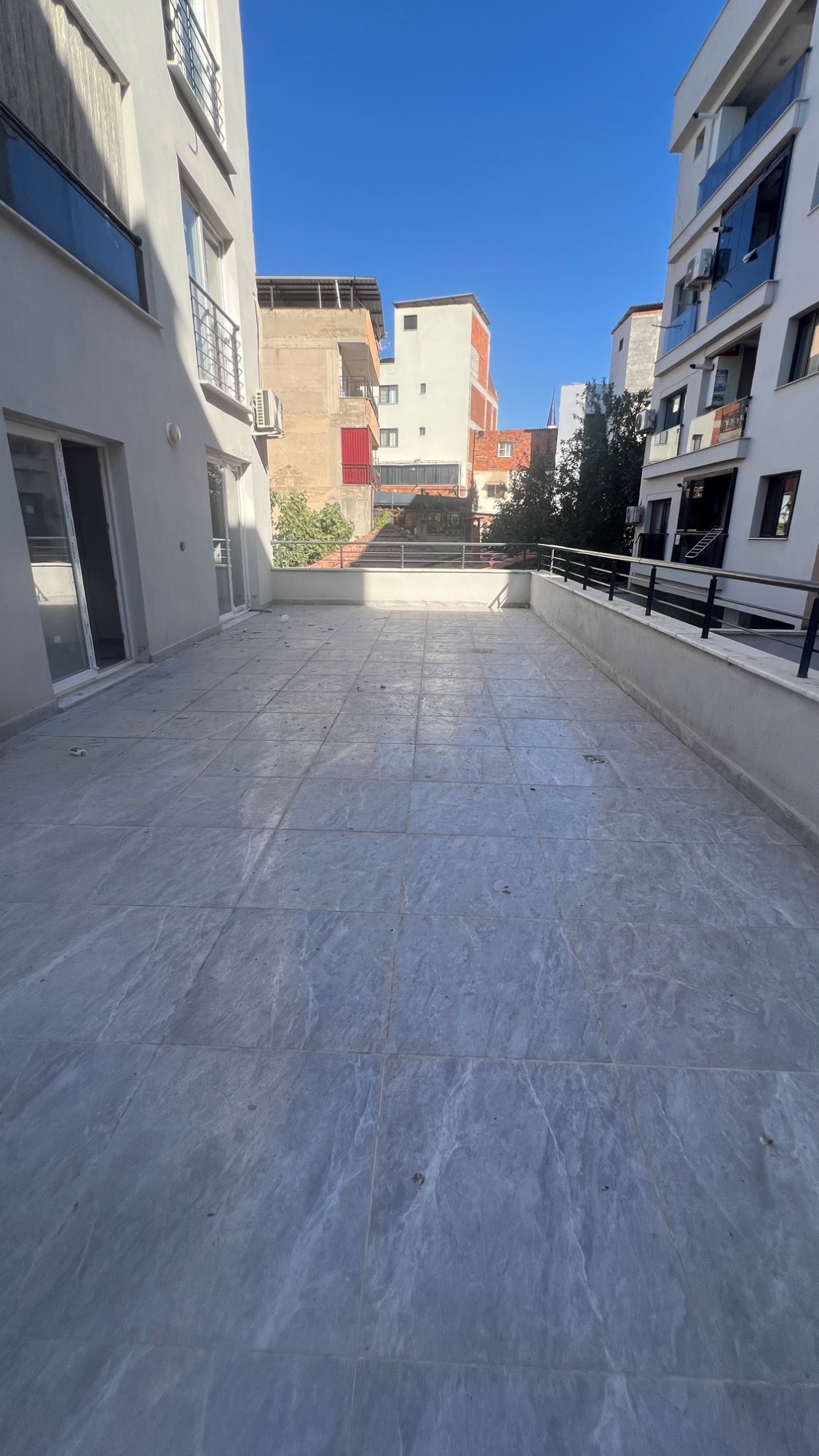 TURGUTLU KERVANYOLU YAKINI 110 M2 TERASLI 2+1 DAİRE