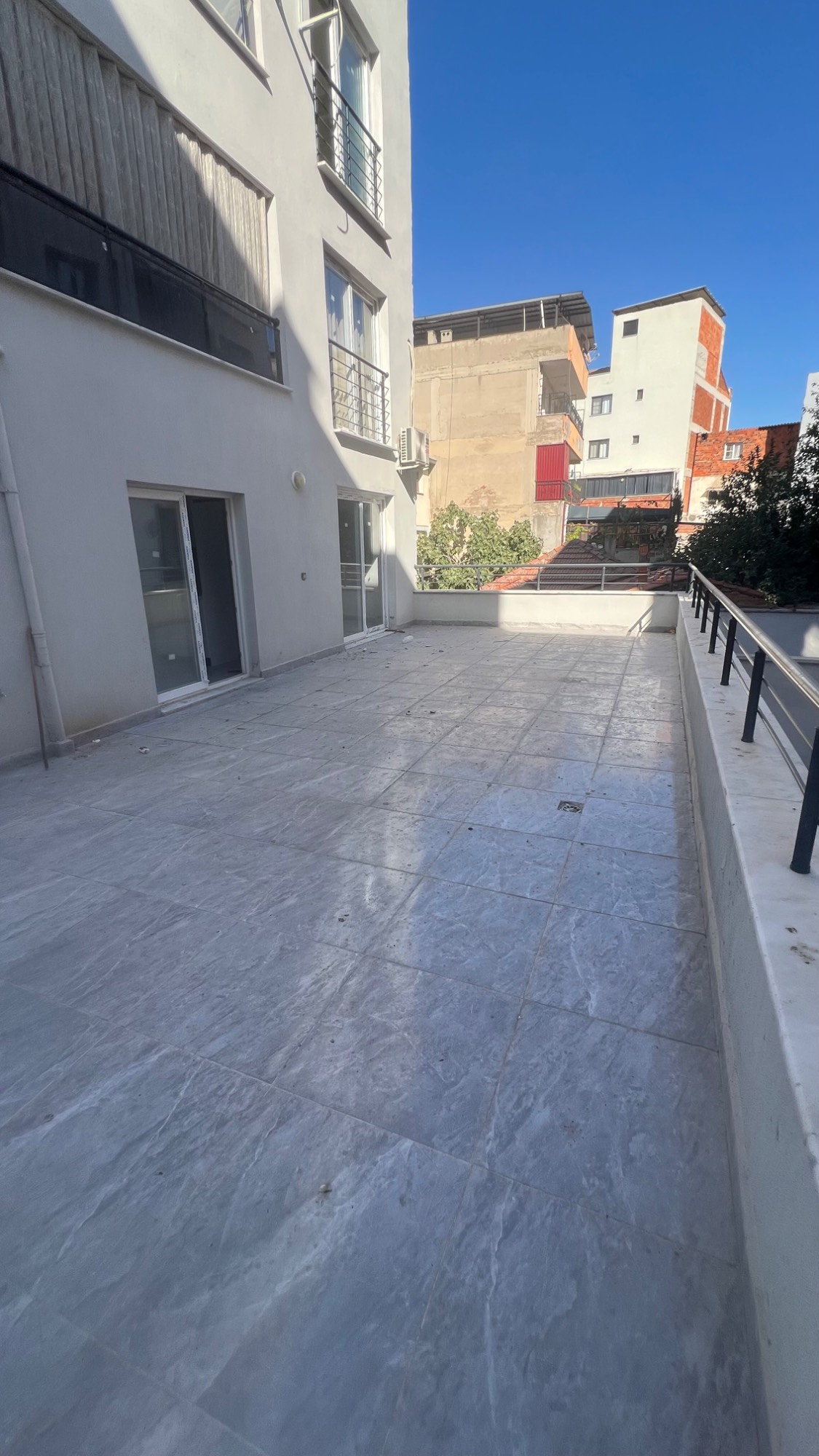 TURGUTLU KERVANYOLU YAKINI 110 M2 TERASLI 2+1 DAİRE