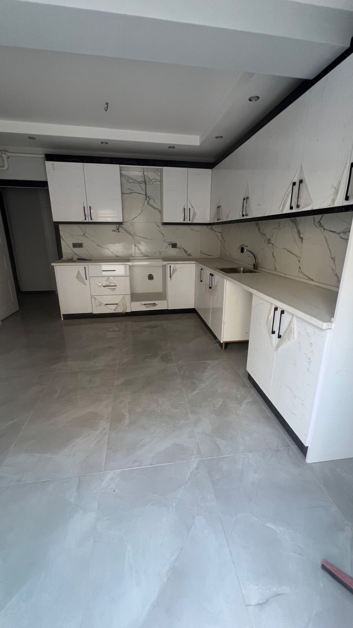 TURGUTLU KERVANYOLU YAKINI 110 M2 TERASLI 2+1 DAİRE