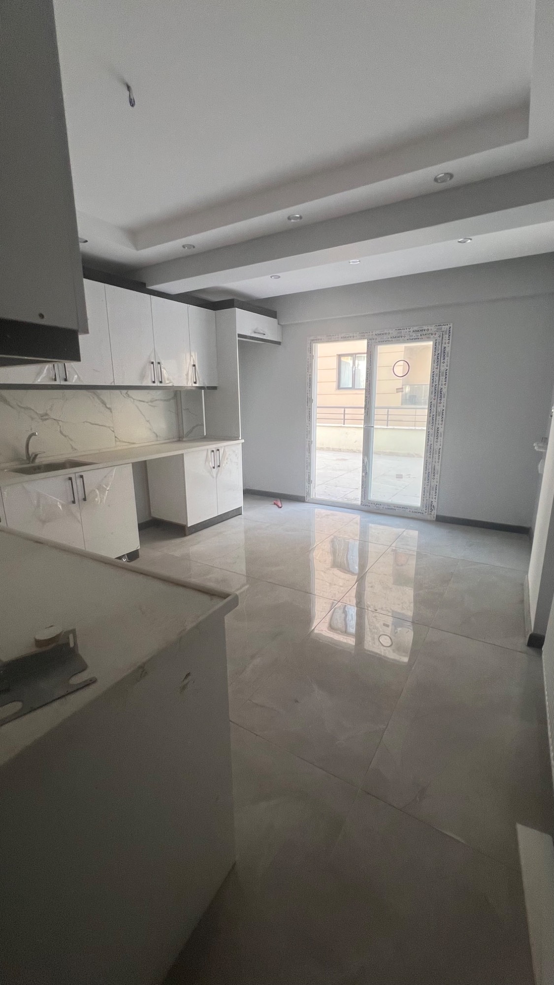 TURGUTLU KERVANYOLU YAKINI 110 M2 TERASLI 2+1 DAİRE