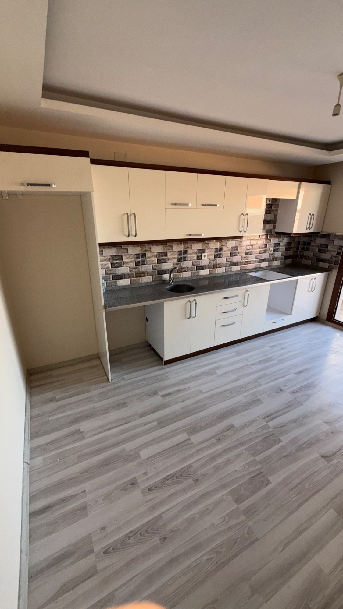 DEDEKORKUT’TA 1+1 KLİMALI ARA KAT ASANSÖRLÜ KİRALIK DAİRE