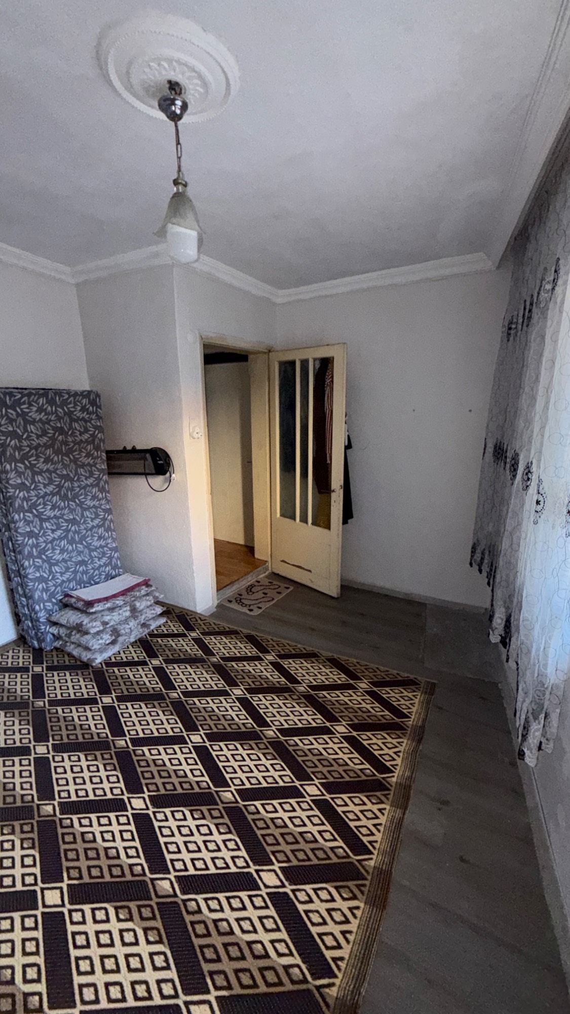 PAZARTESİ PAZARINA YAKIN İKİ KATLI SATILIK MÜSTAKİL