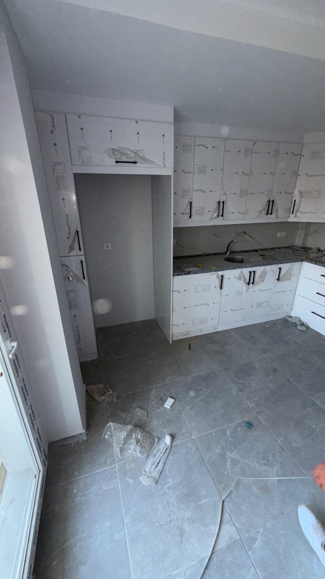 ERGENEKON MERKEZDE SINIRSIZ KREDİ İMKANLI SIFIR SATILIK 2+1 DAİRE