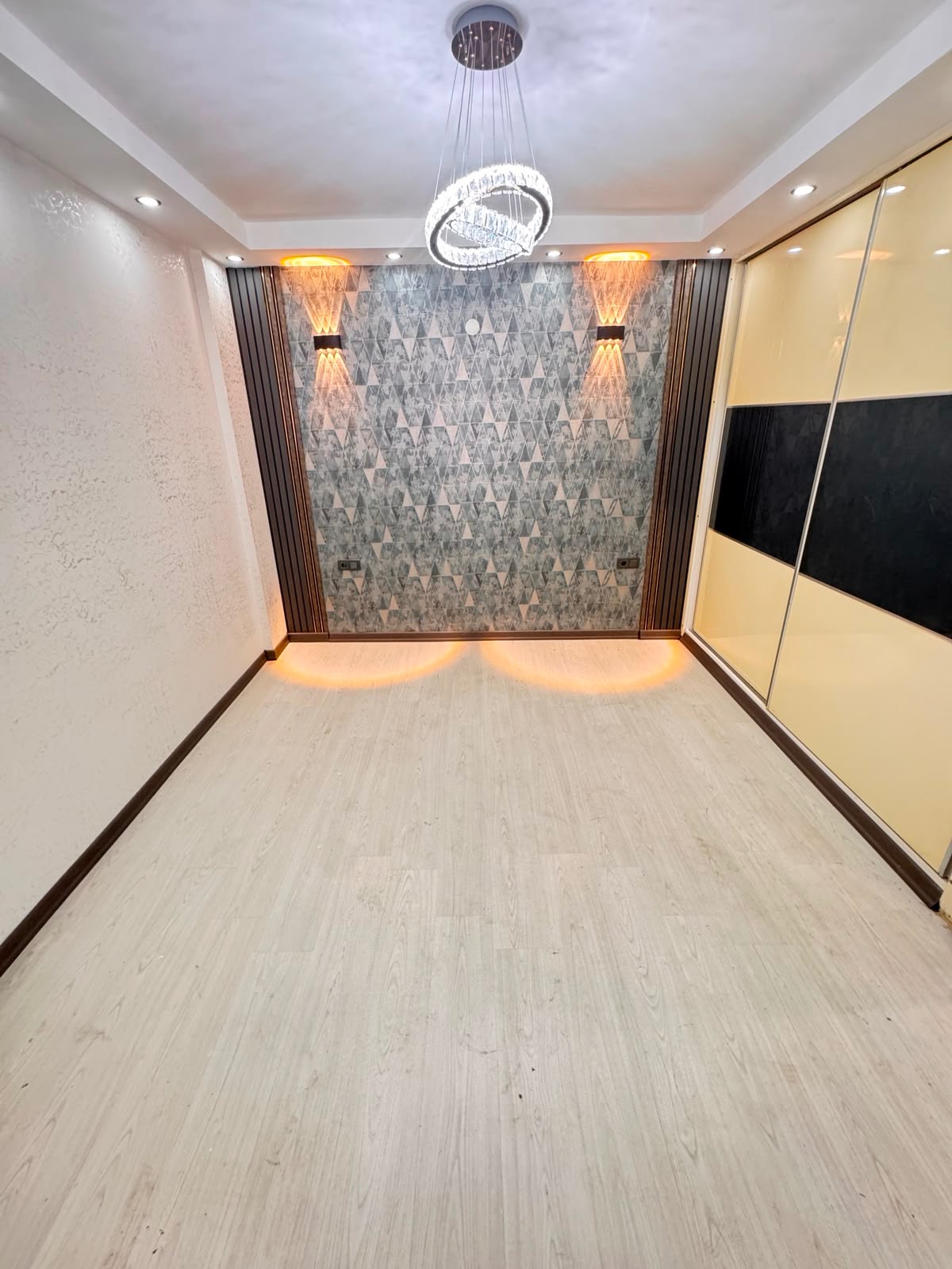 TURAN MAH 2+1 D.GAZLI ARA KAT MERKEZİ KONUMDA MASRAFSIZ SATILIK DAİRE