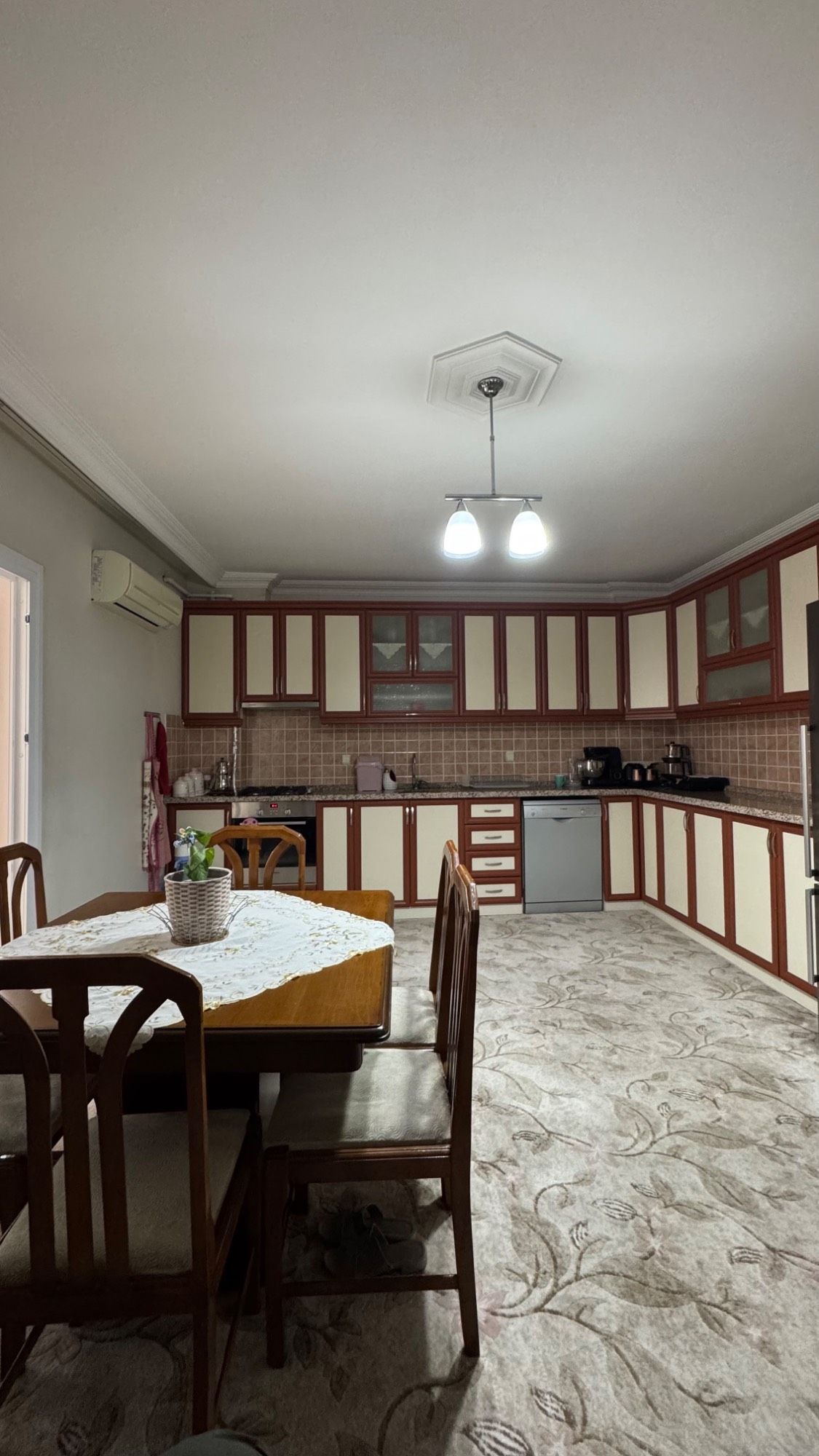 ÖĞRETMENLER EVİ CİVARI GENİŞ 3 + 1 SATILIK DAİRE
