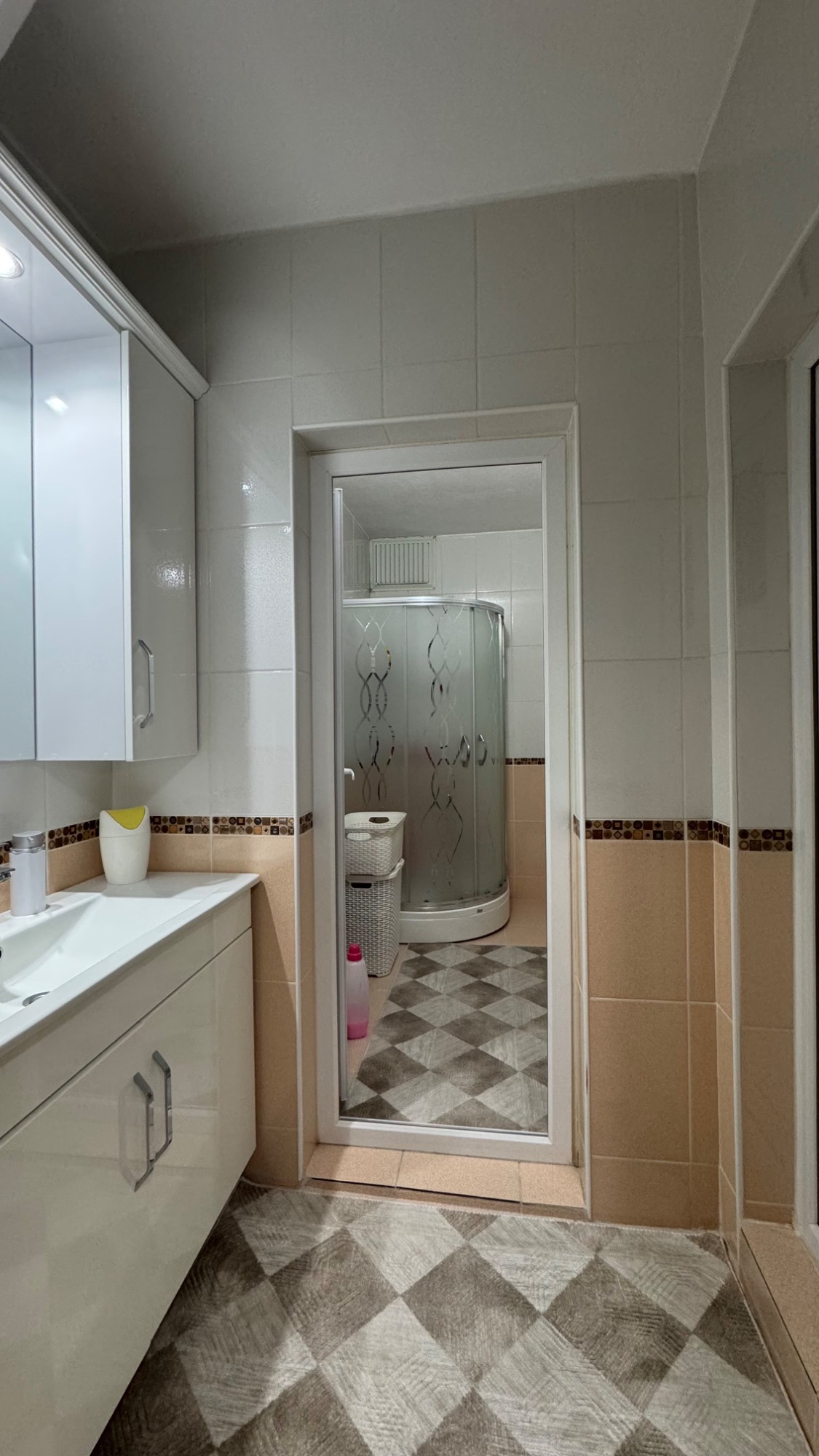 ÖĞRETMENLER EVİ CİVARI GENİŞ 3 + 1 SATILIK DAİRE