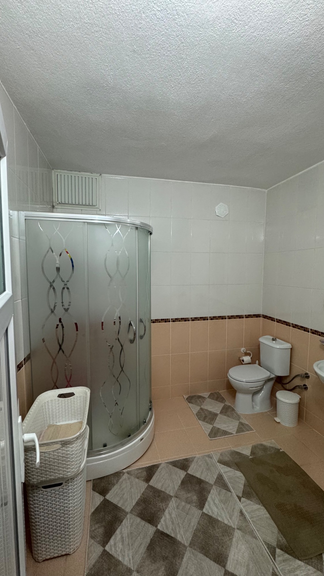 ÖĞRETMENLER EVİ CİVARI GENİŞ 3 + 1 SATILIK DAİRE