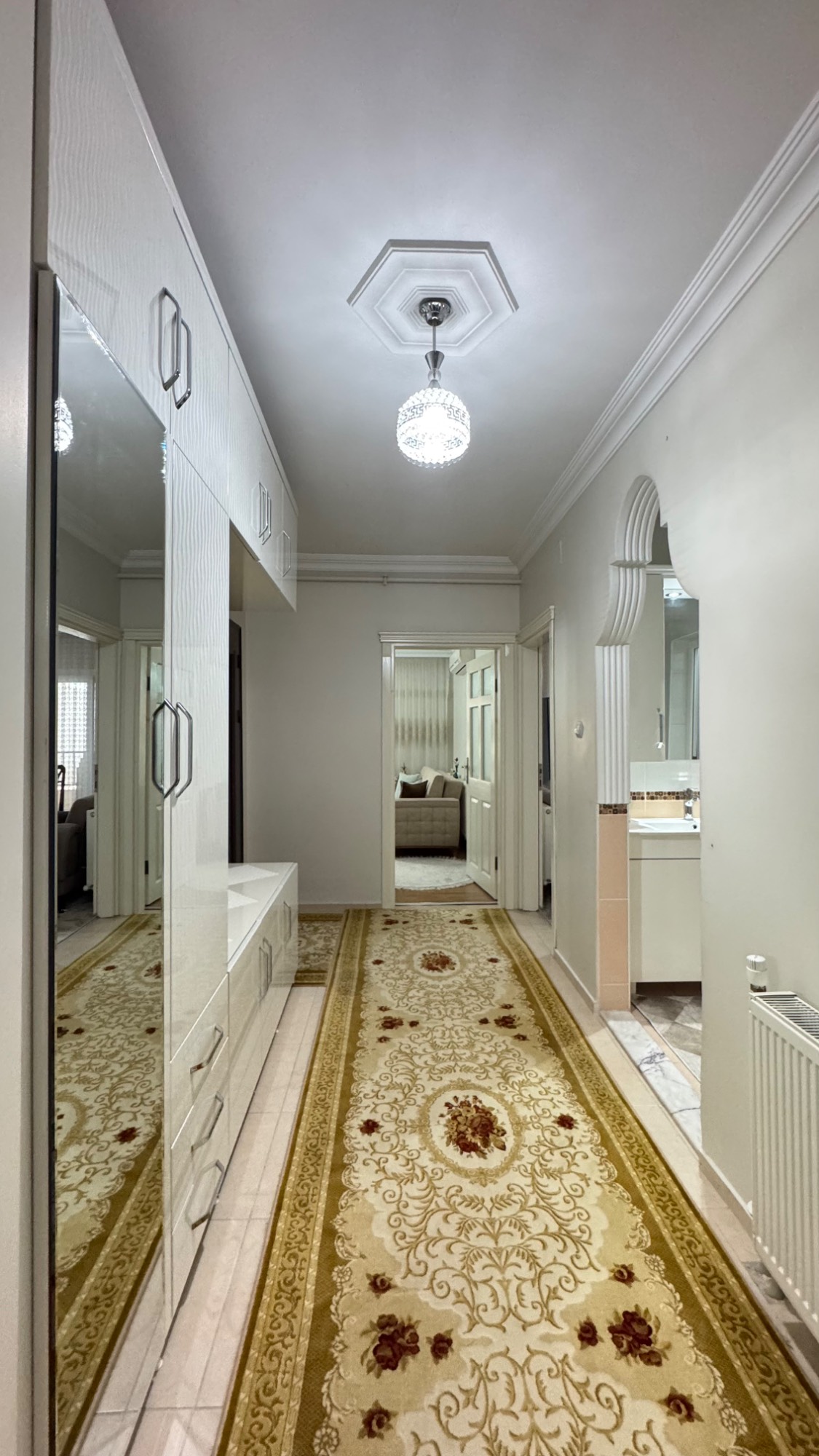 ÖĞRETMENLER EVİ CİVARI GENİŞ 3 + 1 SATILIK DAİRE