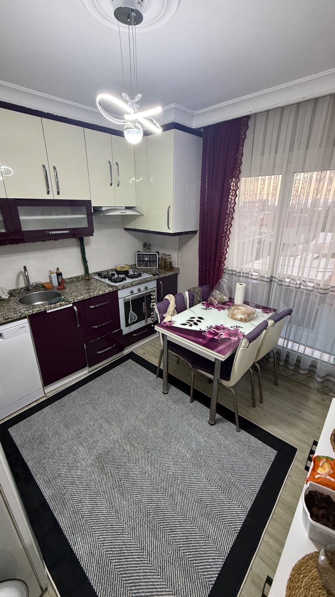 PAZARTESİ PAZARI YAKINI 130 M2 3+1 MASRAFSIZ SATILIK DAİRE