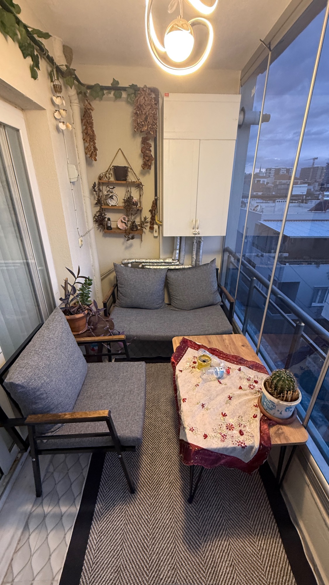 PAZARTESİ PAZARI YAKINI 130 M2 3+1 MASRAFSIZ SATILIK DAİRE