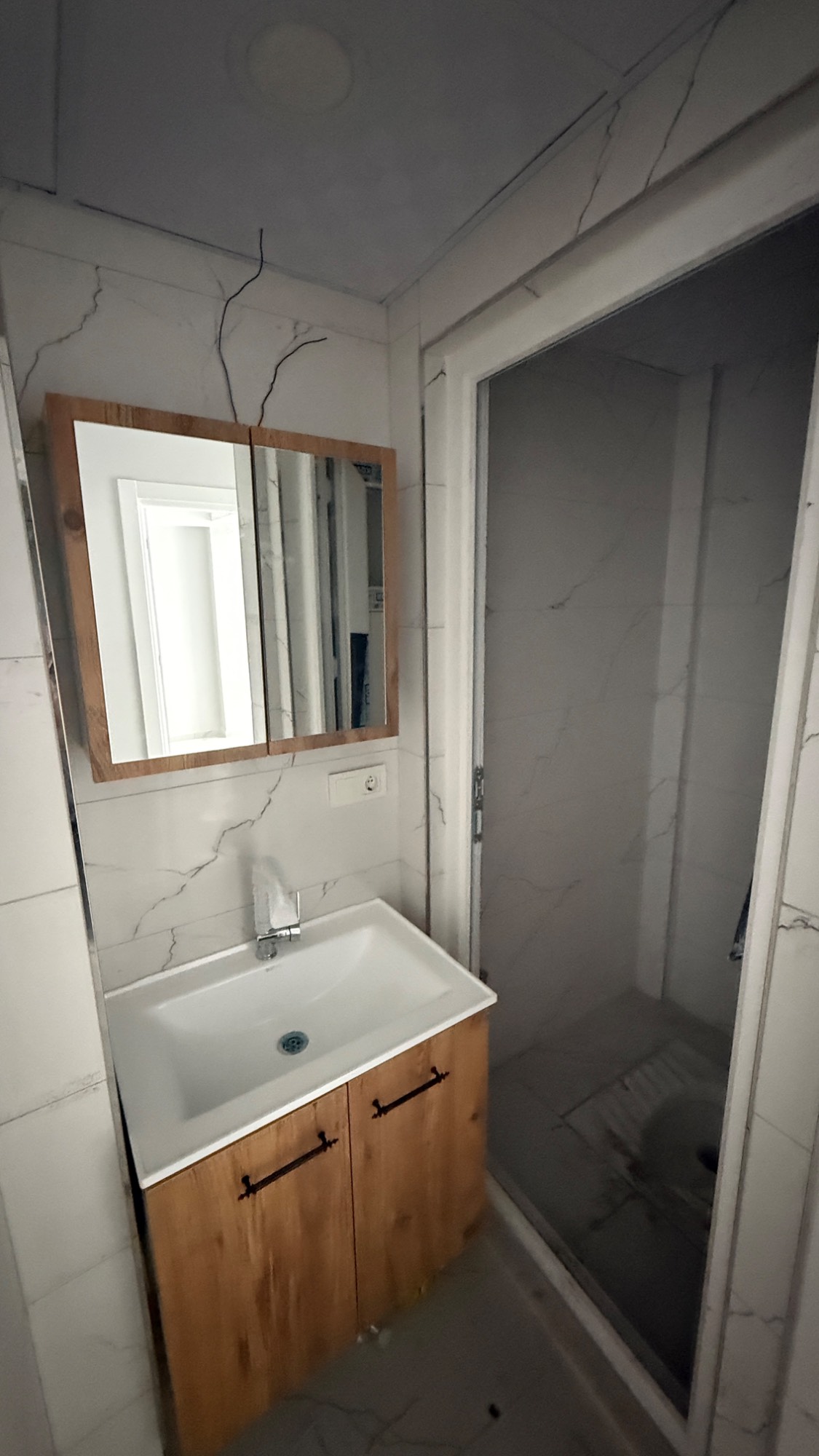 BAYRAM YERİ YAKINI GENİŞ ARA KAT YERDEN ISITMALI ACİL SATILIK DAİRE