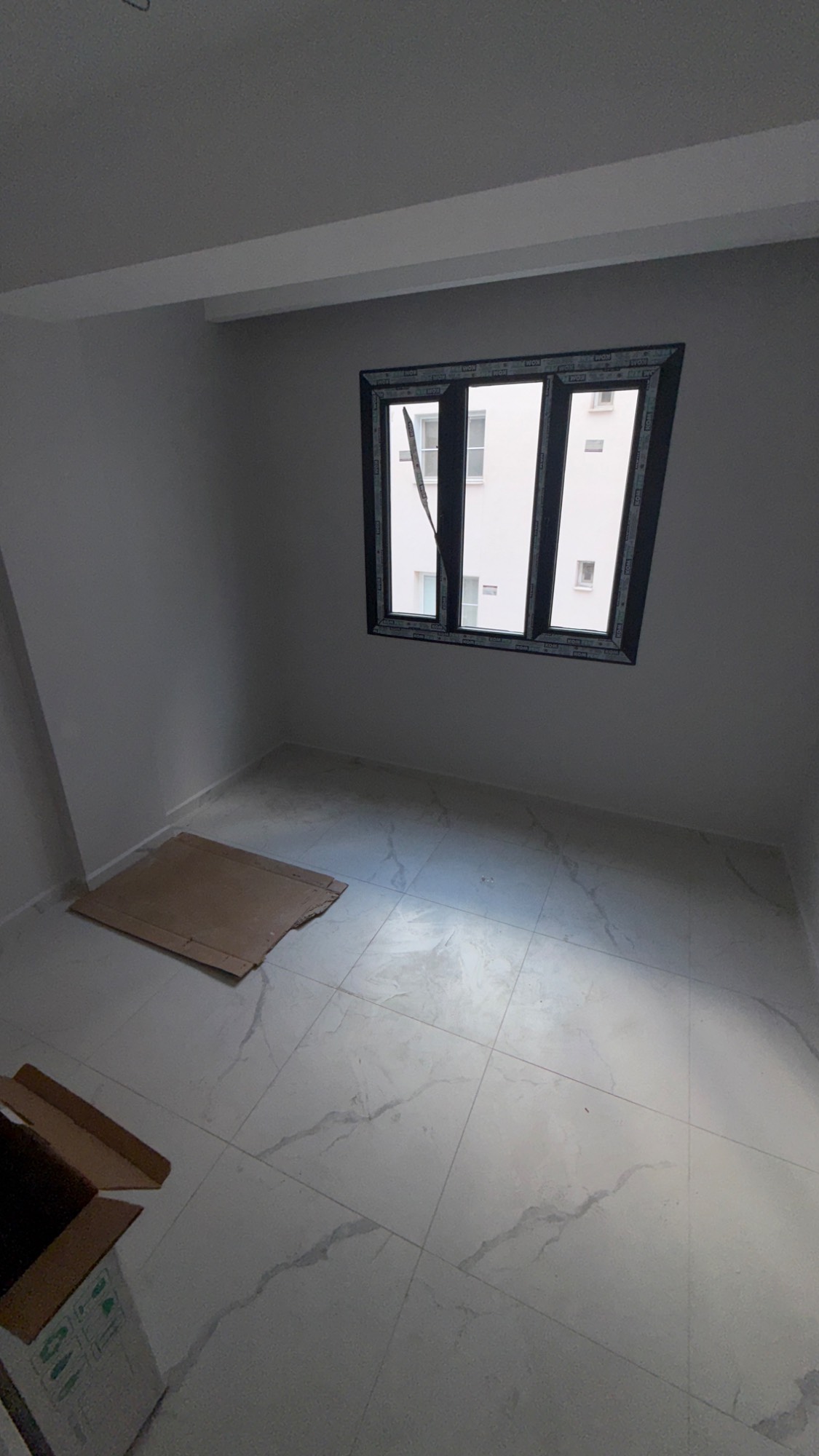 BAYRAM YERİ YAKINI GENİŞ ARA KAT YERDEN ISITMALI ACİL SATILIK DAİRE