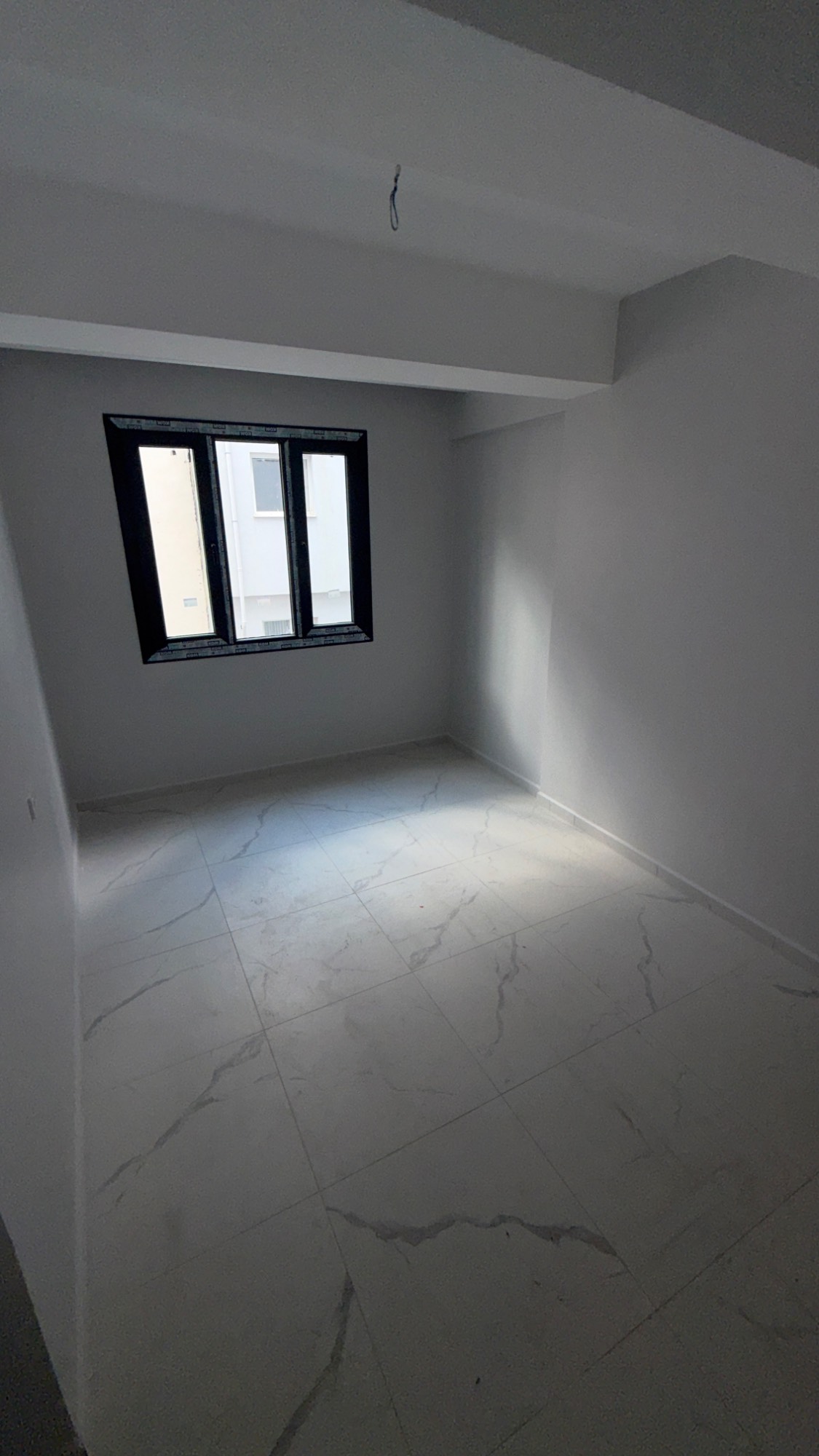 BAYRAM YERİ YAKINI GENİŞ ARA KAT YERDEN ISITMALI ACİL SATILIK DAİRE