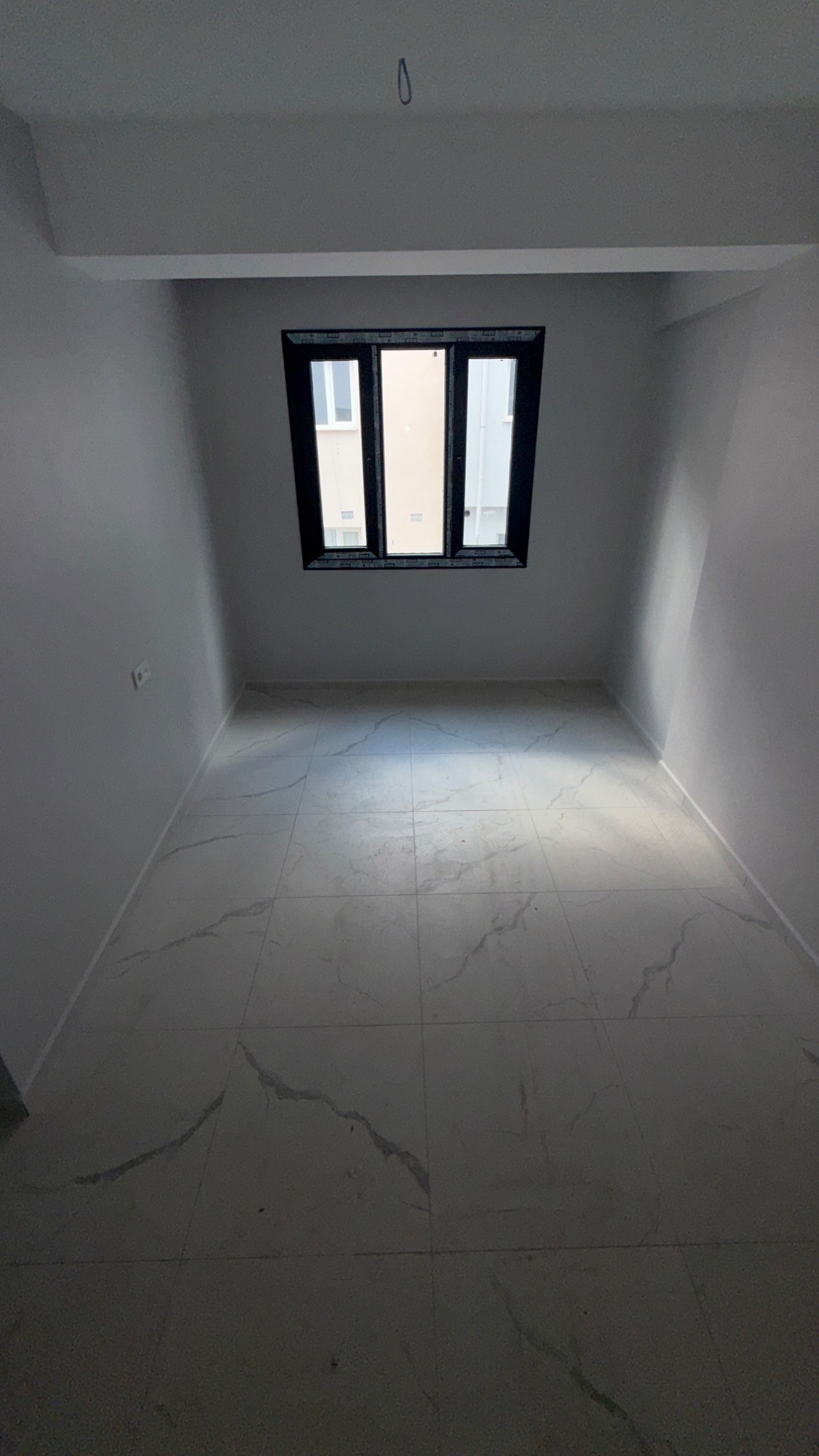 BAYRAM YERİ YAKINI GENİŞ ARA KAT YERDEN ISITMALI ACİL SATILIK DAİRE