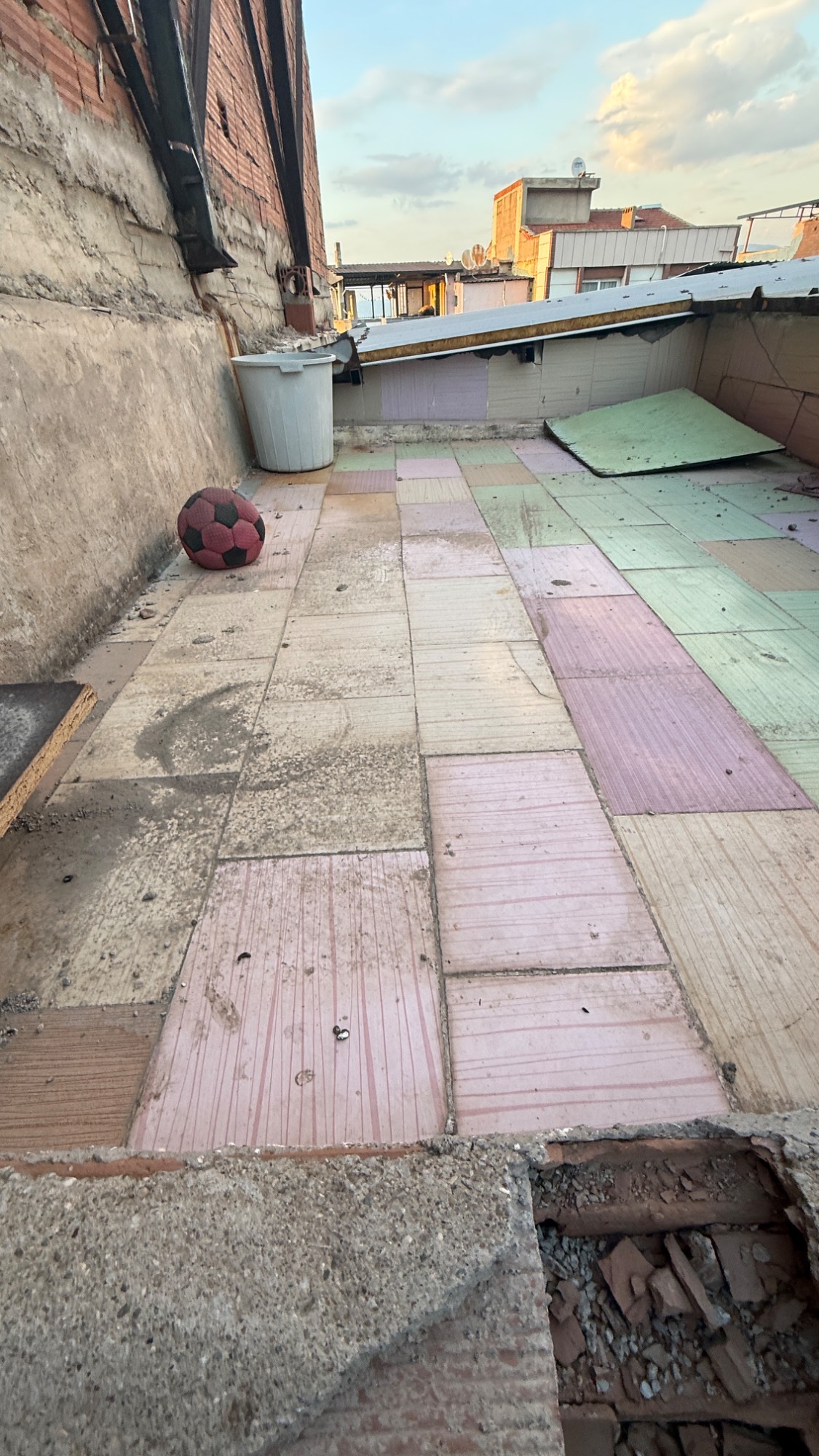 SELVİLİTEPEDE GENİŞ 2+1 D.GAZLI MASRAFSIZ SATILIK DAİRE