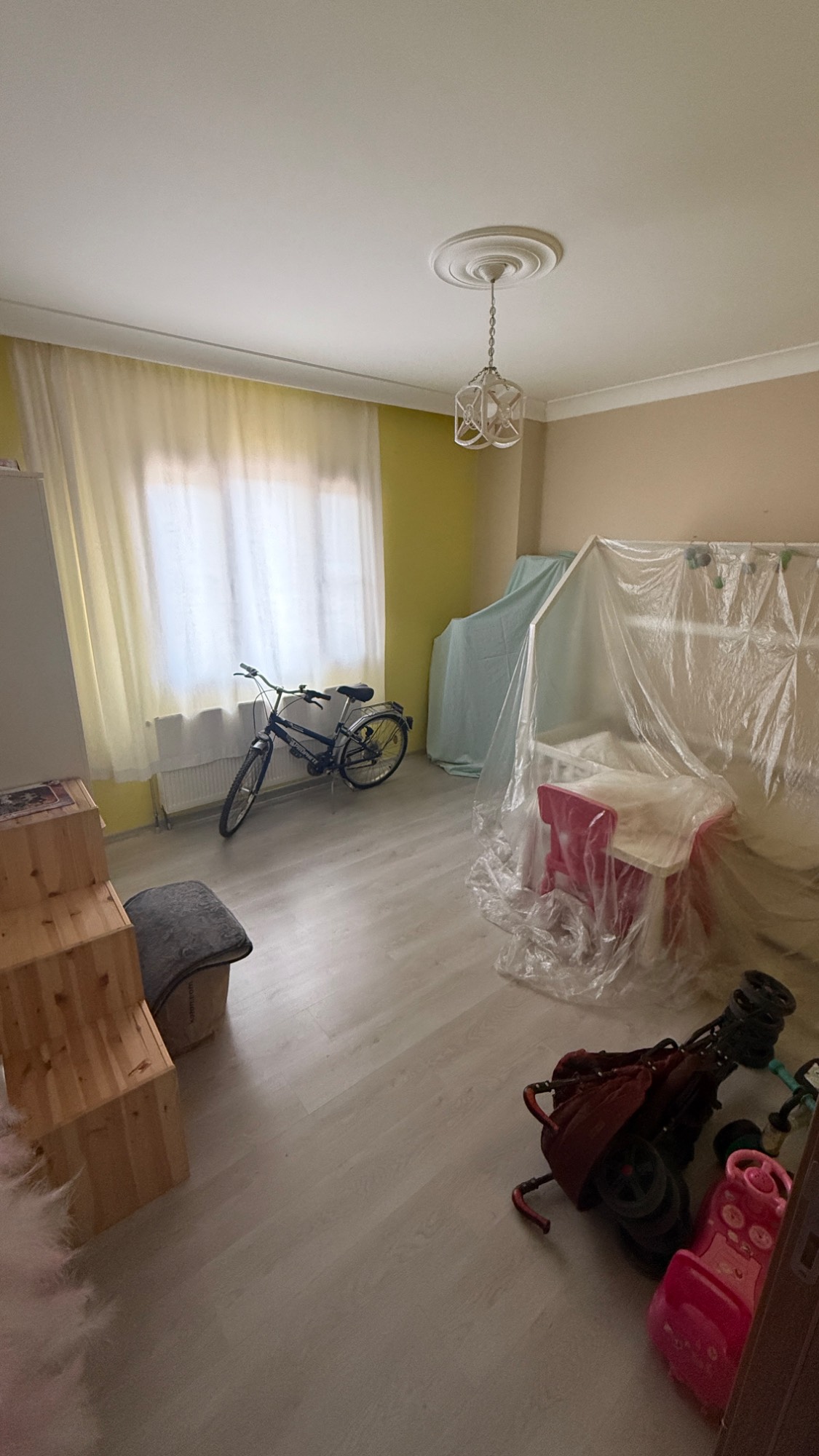 KERVAN YOLU CEPHELİ 180M2 3+1 LÜKS ARA KAT ASANSÖRLÜ SATILIK DAİRE