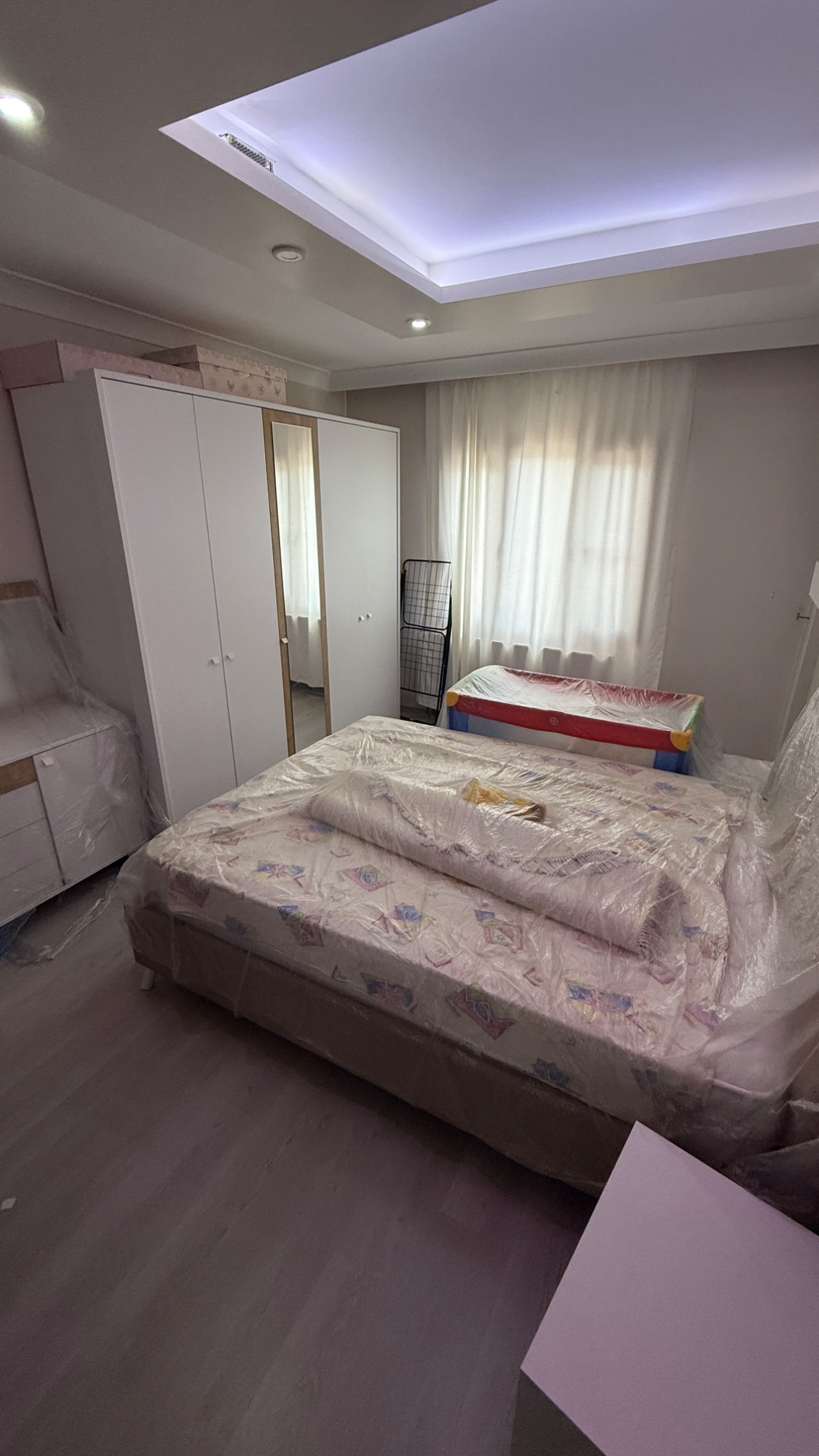 KERVAN YOLU CEPHELİ 180M2 3+1 LÜKS ARA KAT ASANSÖRLÜ SATILIK DAİRE